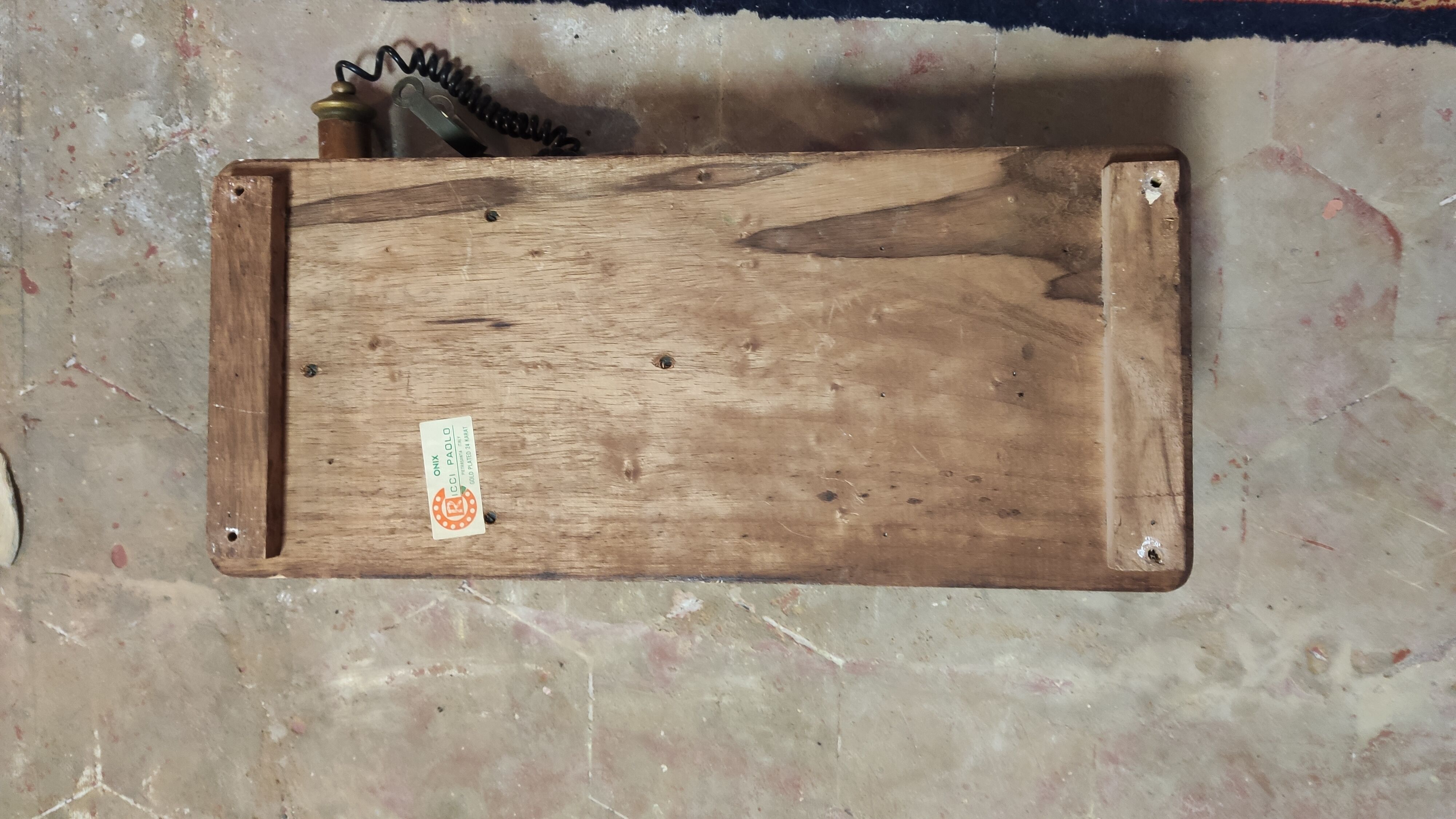 Téléphone décoratif en bois et laiton