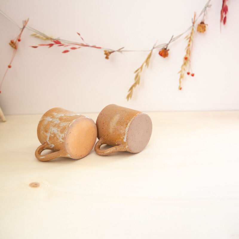 2 stoneware coffee cups