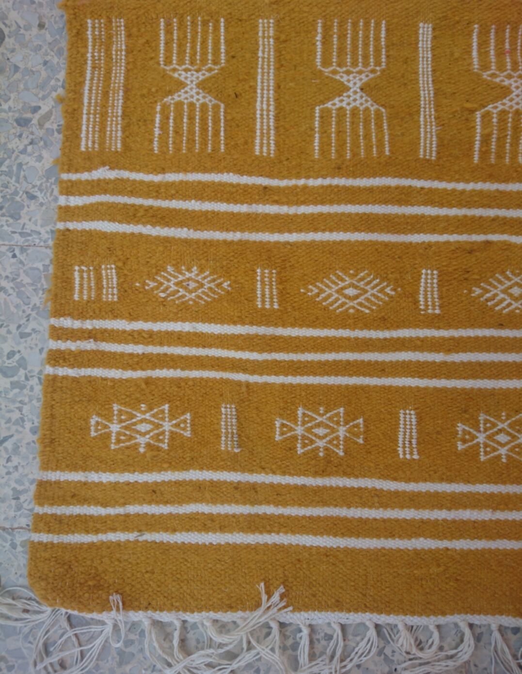 Yellow and white berber kilim 110x200cm
