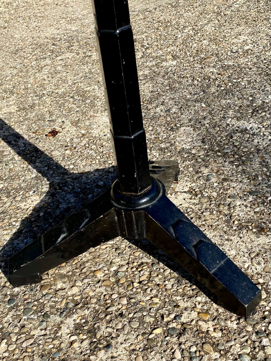 Bistro table in cast iron