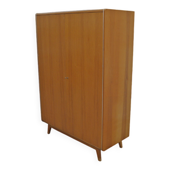 Armoire en hêtre de bohumil landsman pour jitona, années 1970