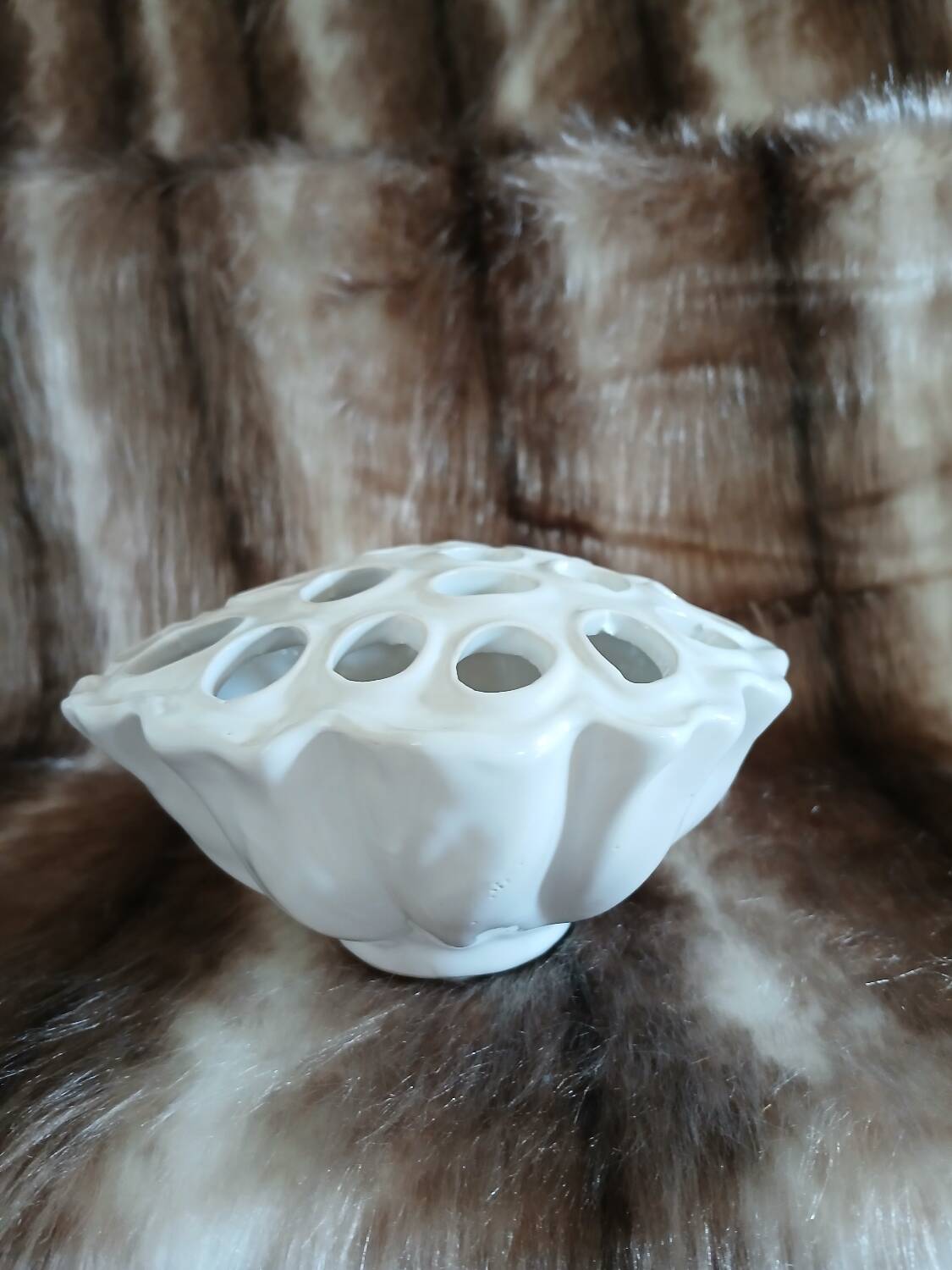 Flower vase in white porcelain