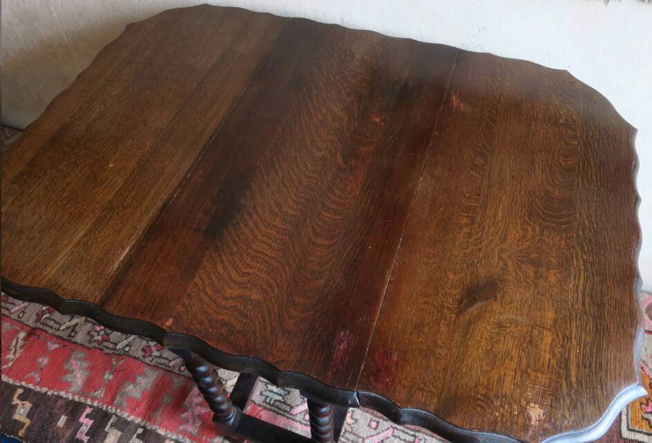 Antique farmhouse patinated extendable table in oak with carved edge, 1900