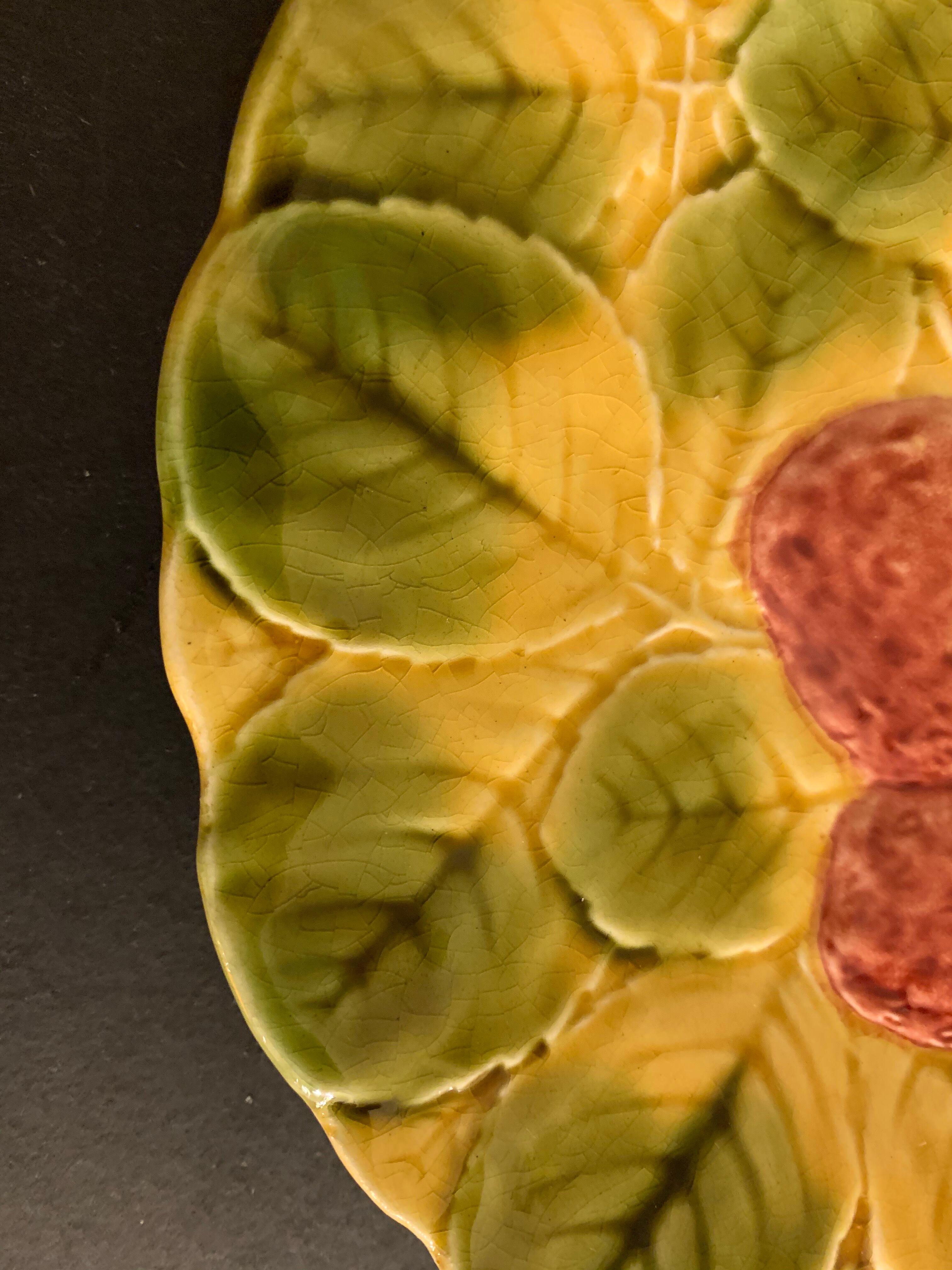 2 dessert plates in Sarreguemines fruit, strawberries and pears, early 19th century