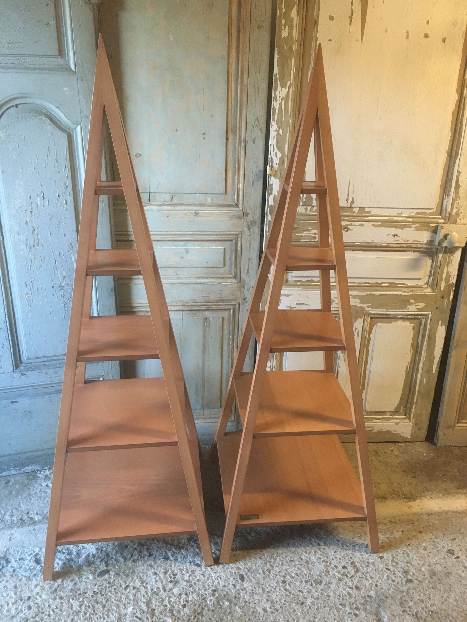 Pyramid shelves "Jodhpur" in Rubberwood