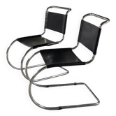 Paire de chaises “MR10” par Ludwig Mies van der Rohe