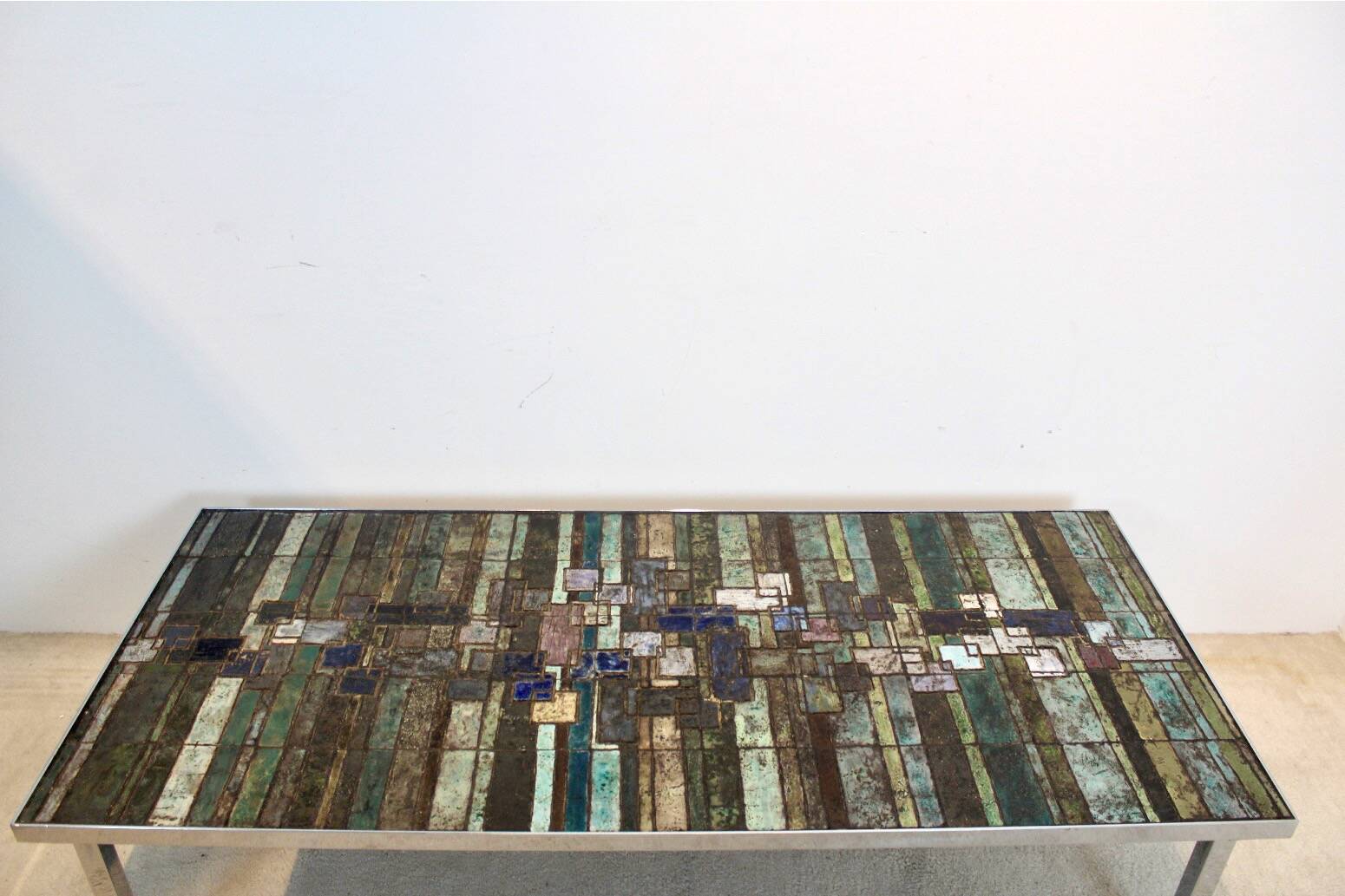 Table basse en mosaïque d'ardoise et de céramique