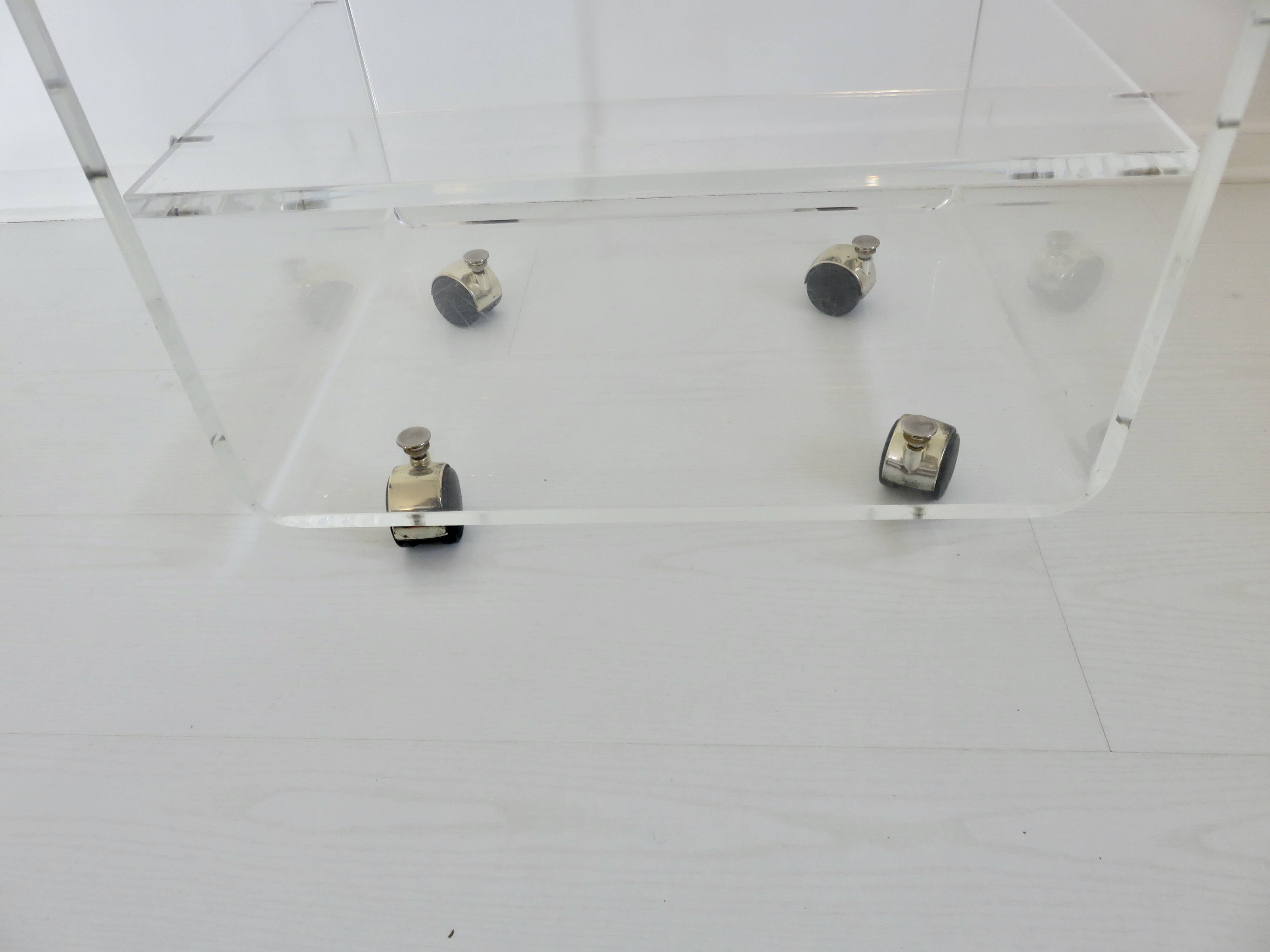 Table en plexiglas design de David Lange pour " Les invisibles du marais "