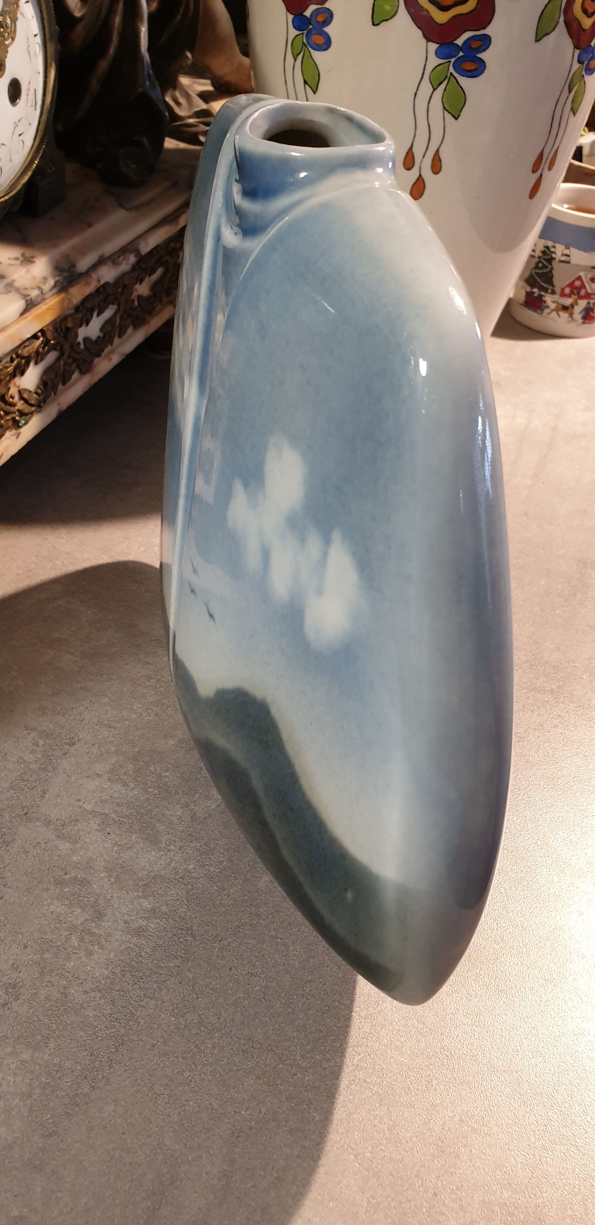 Ceramics claire debril virebent vases porcelain ceramic sculpture design mohy garotte.  vase art