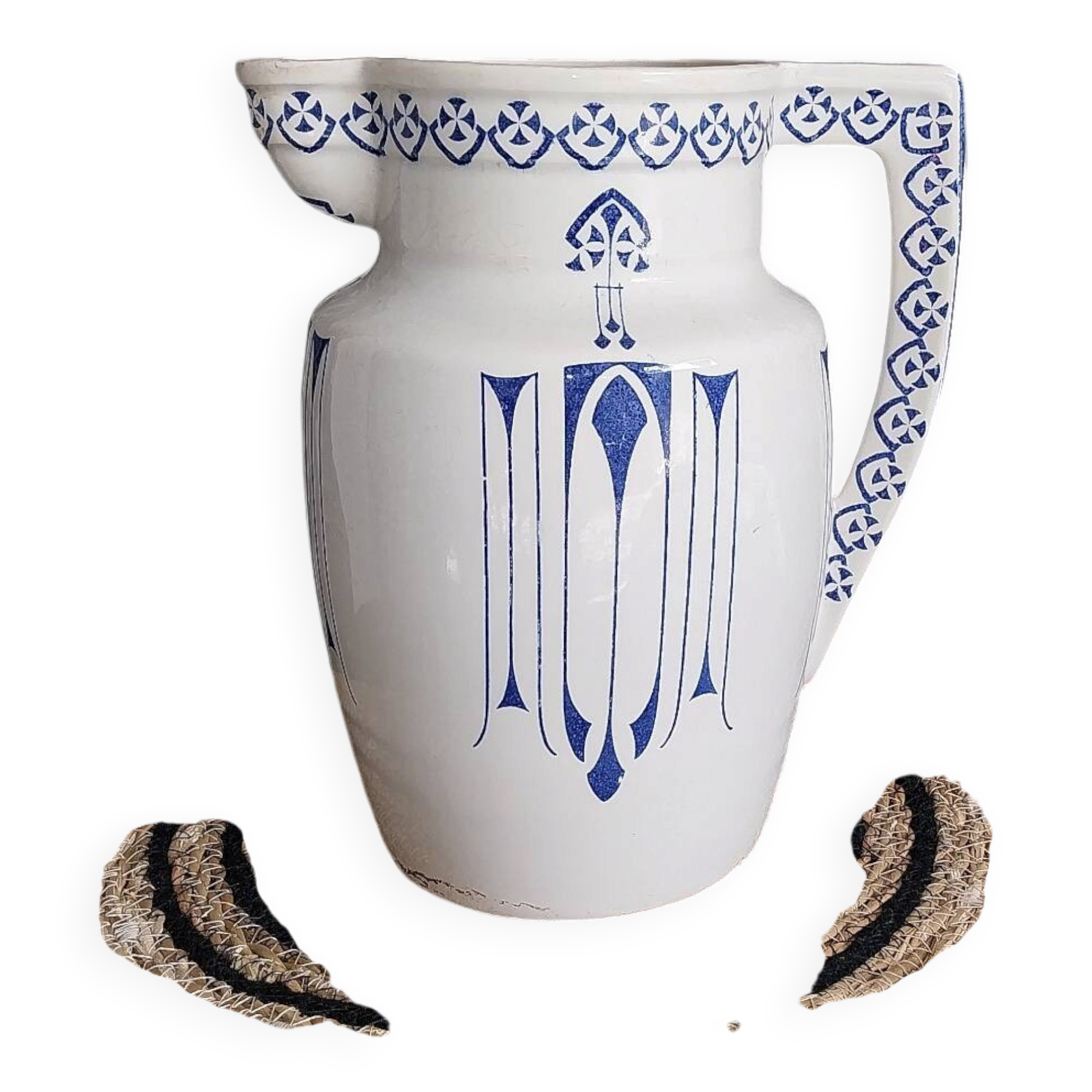 Broc en porcelaine