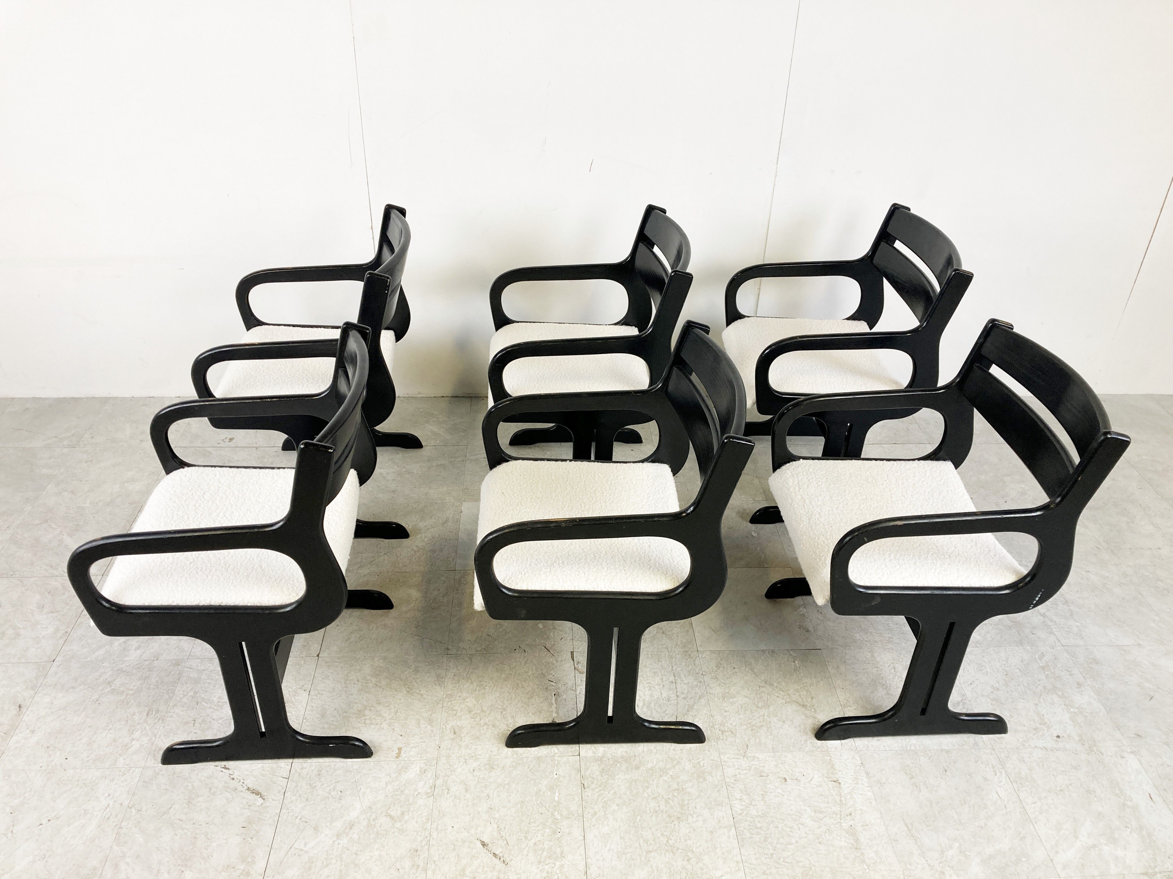 Chaises de salle à manger en bois noir du milieu du siècle, années 1970