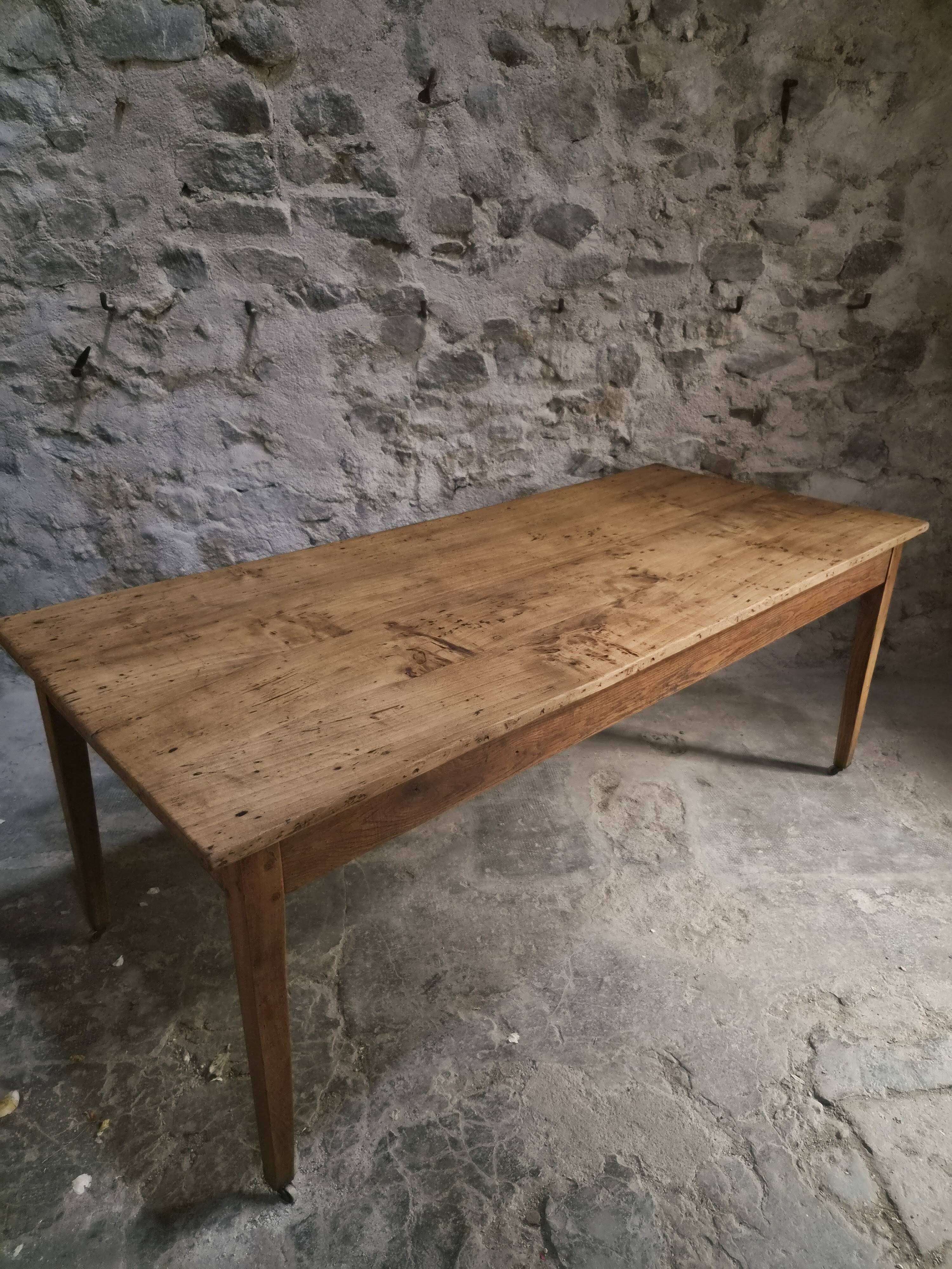 Antique French farmhouse dining table in oak and poplar, 1850–1900
