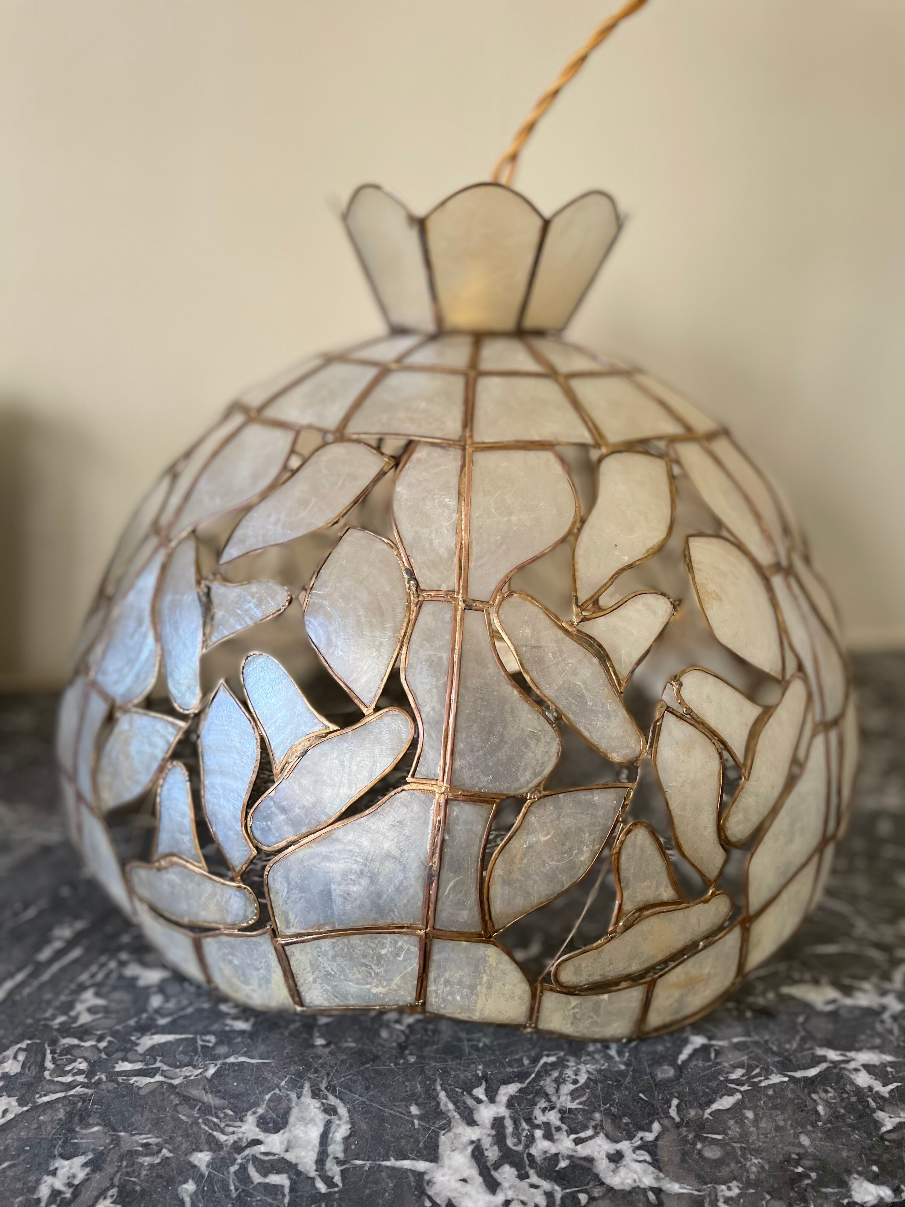 Mother-of-pearl and brass suspension