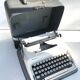Machine à écrire Remington de luxe bakélite blanc + malle grise vintage