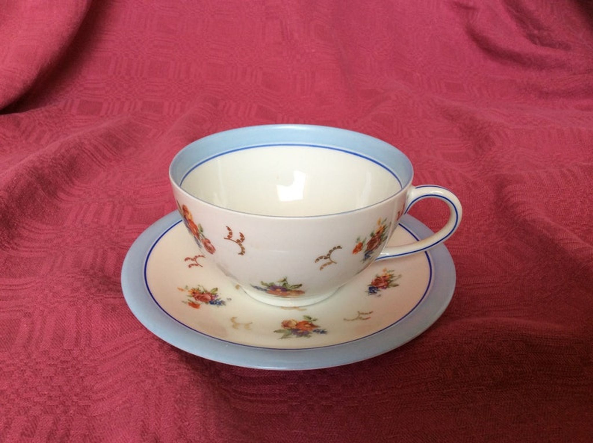 Tasse et sous-tasse pour petit déjeuner années 1960
