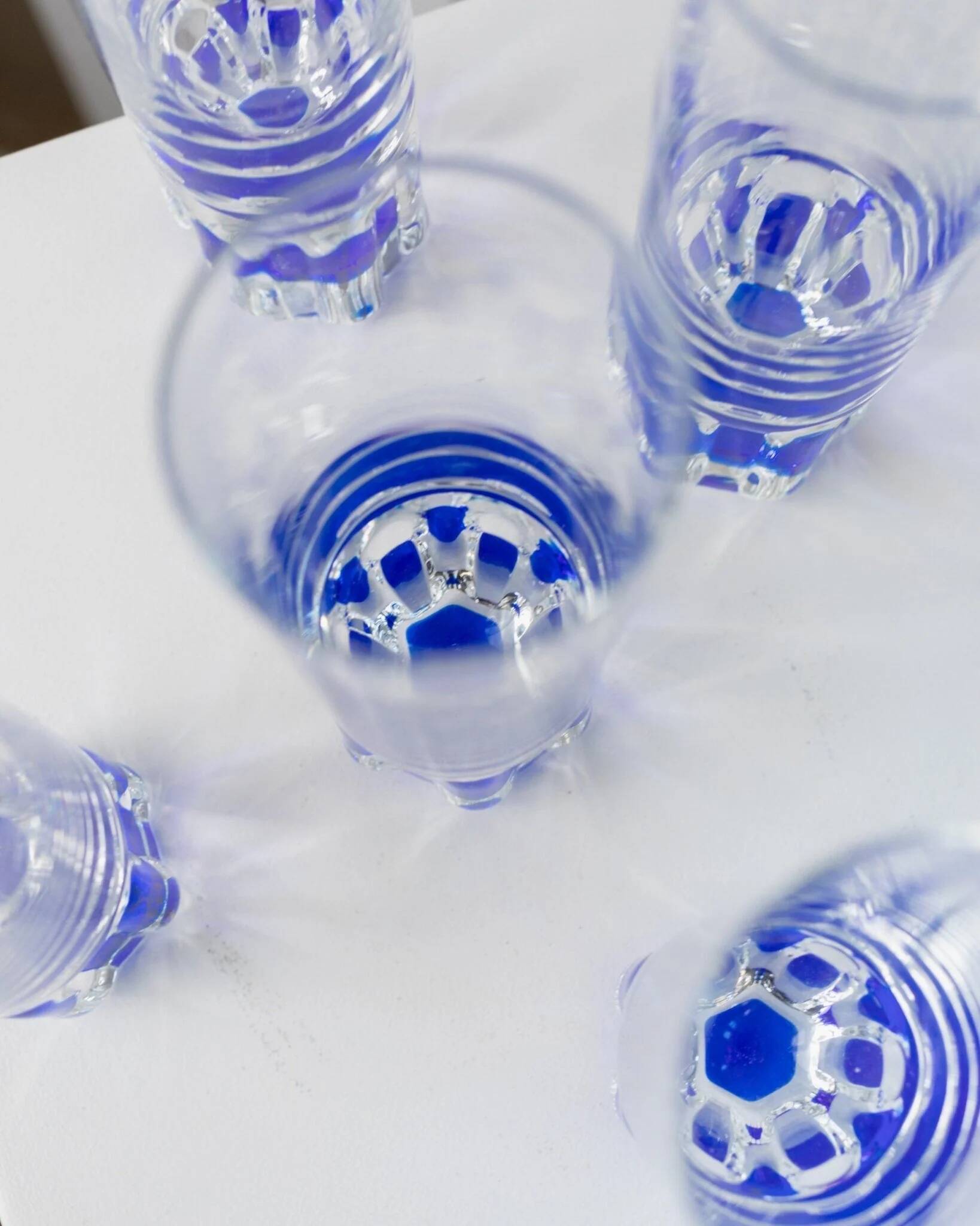 6 vintage drinking glasses from Italy from the 1980s - Set of transparent royal blue water glasses - Mid-Century design