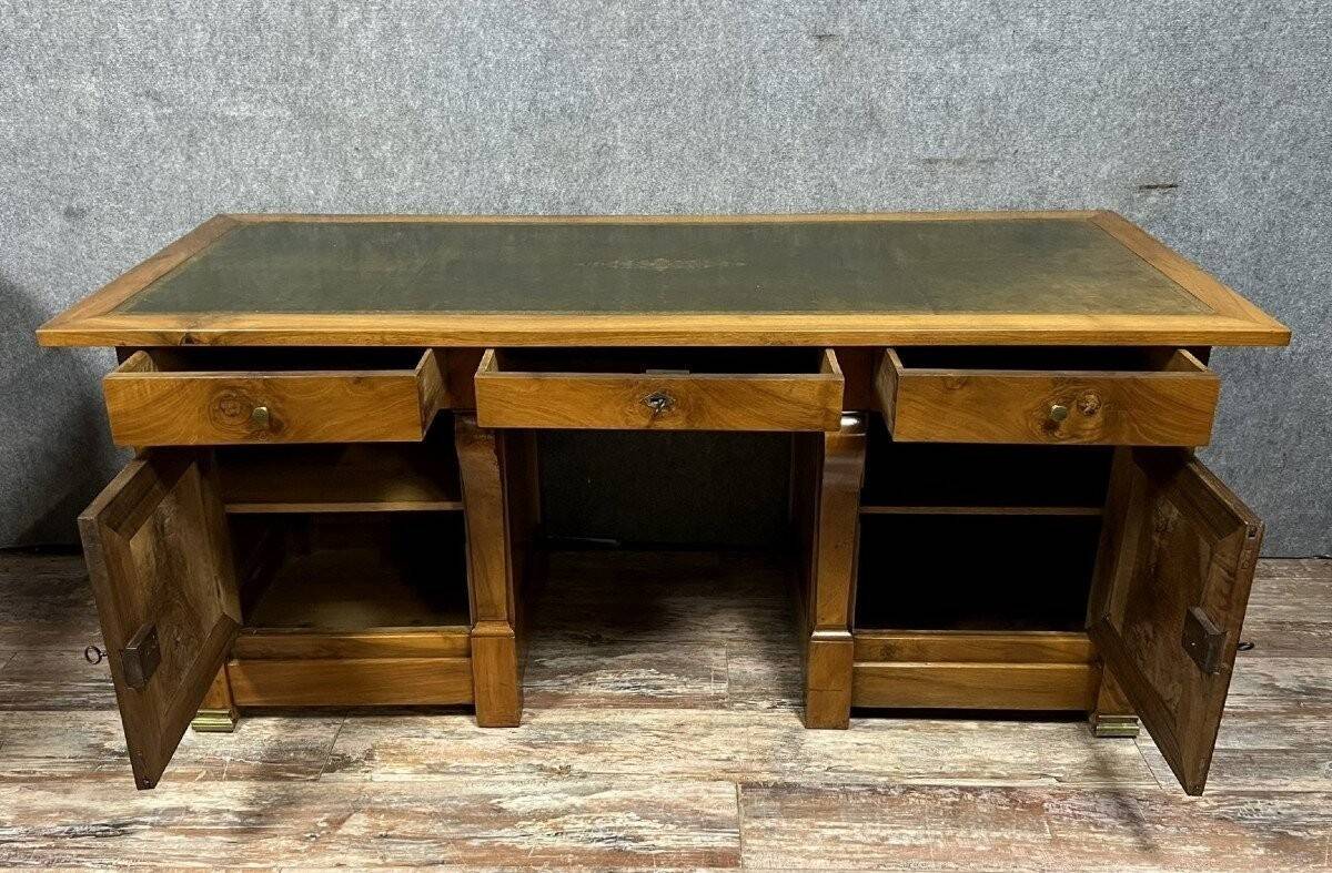Important mid-19th century Empire Restoration bureau in walnut.