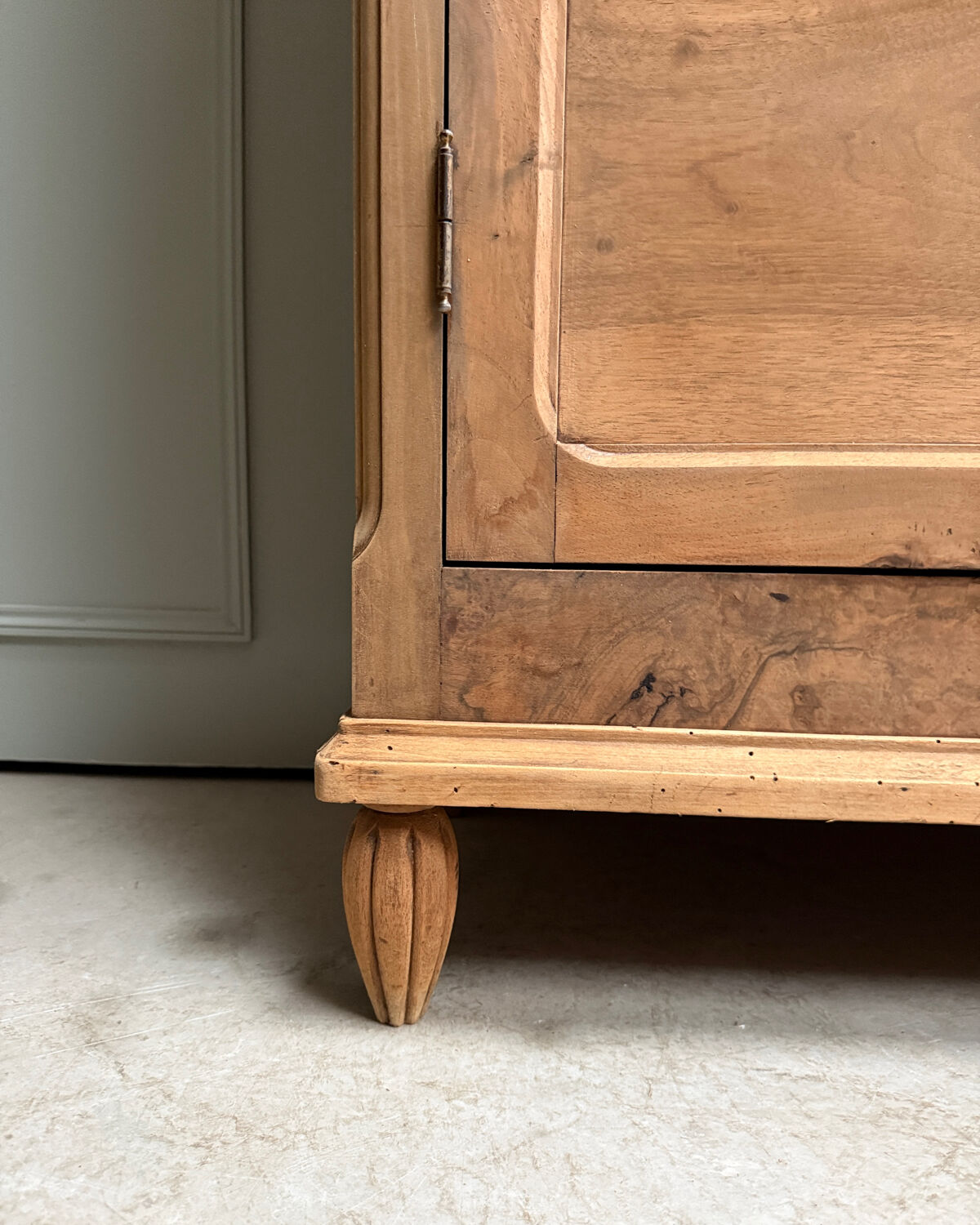 Old library with grilles (renovated)