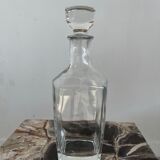 Smooth glass decanter with square base