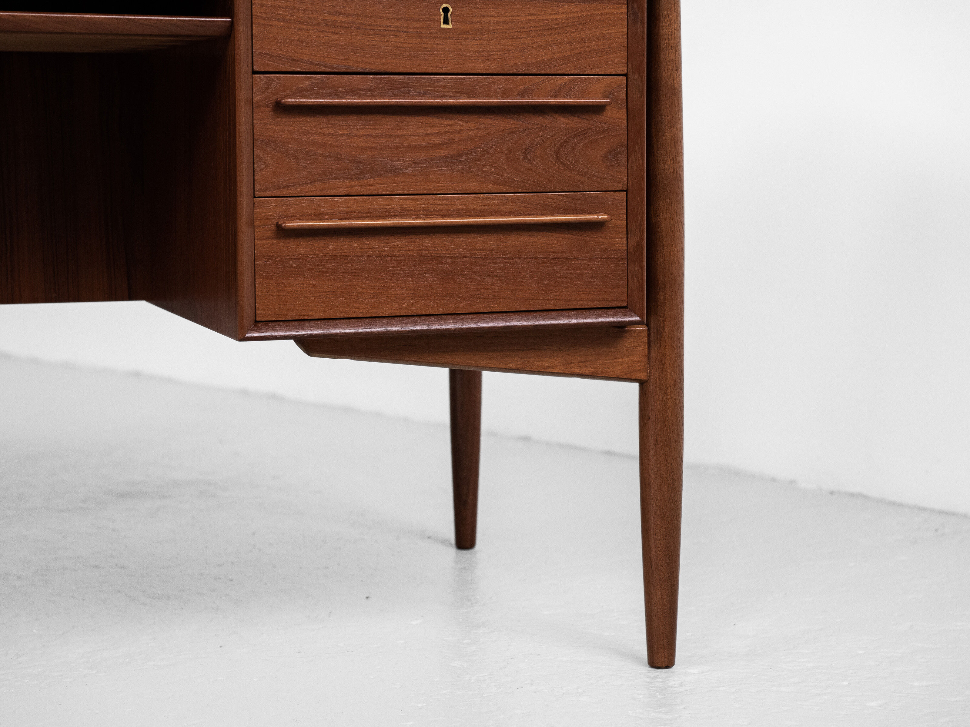 Midcentury Danish desk in teak by Arne Vodder for HP Hansen 1960s