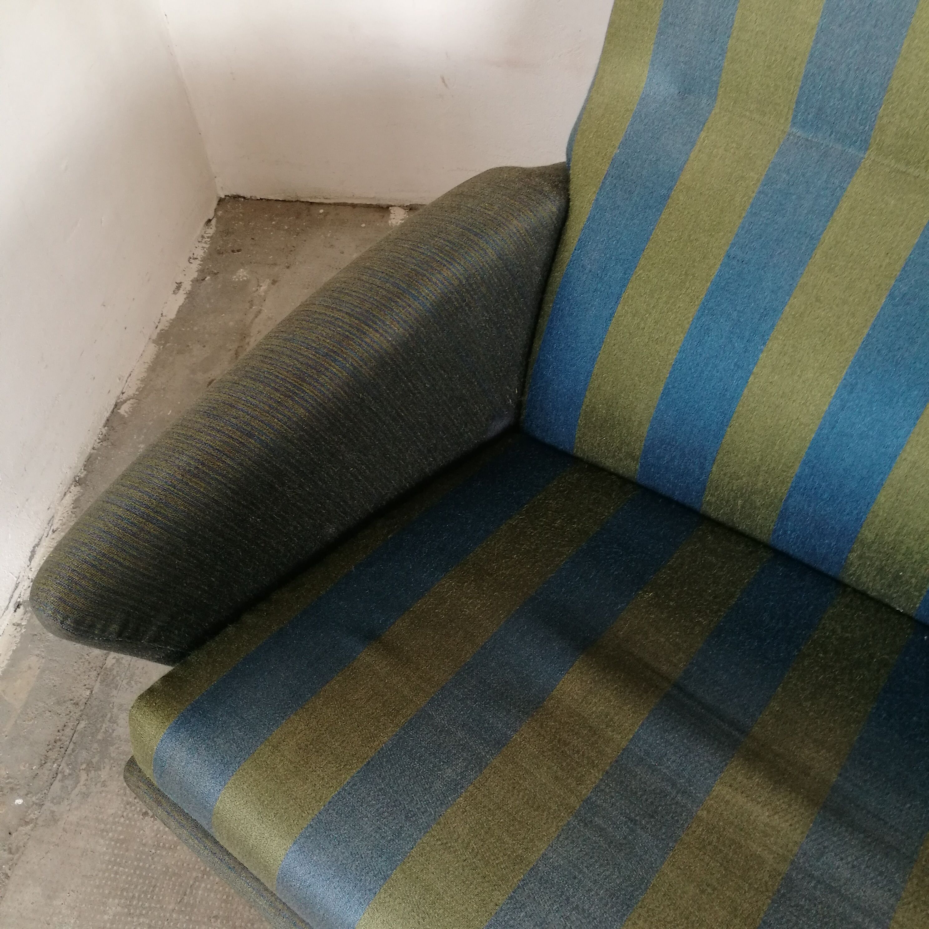Canapé vintage, sofa Guy Besnard