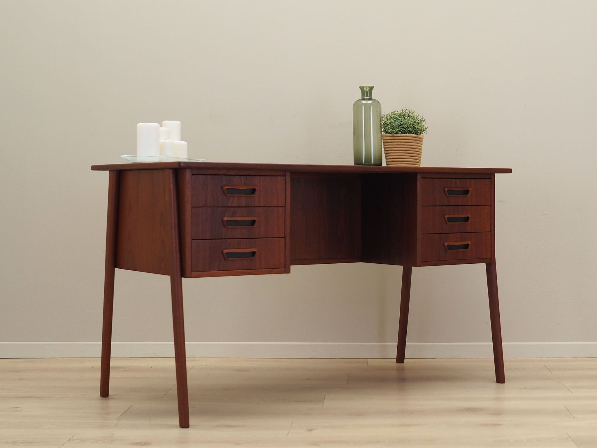 Teak desk, Danish design, 1970s, manufactured by A.P. Møbler Svenstrup