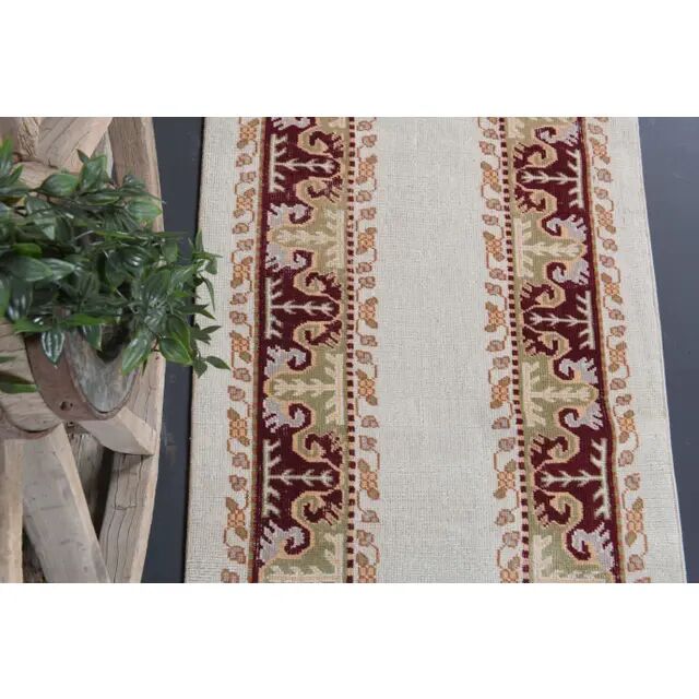 Tapis de couloir vintage turc Oushak fait main en laine et coton blanc