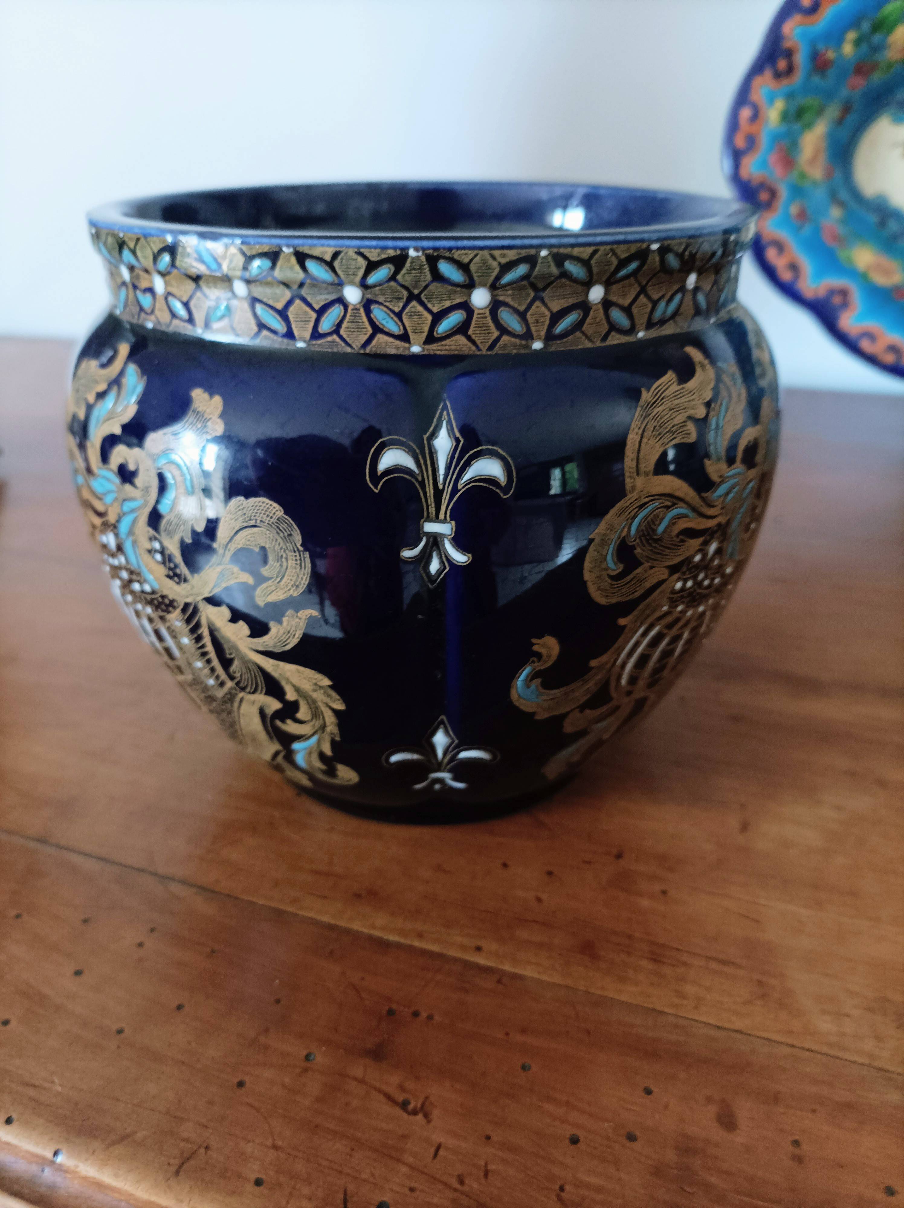 decorative ceramic cache-pot