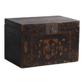 Coffre ancien peint en bois de pin – Chine, vers 1900