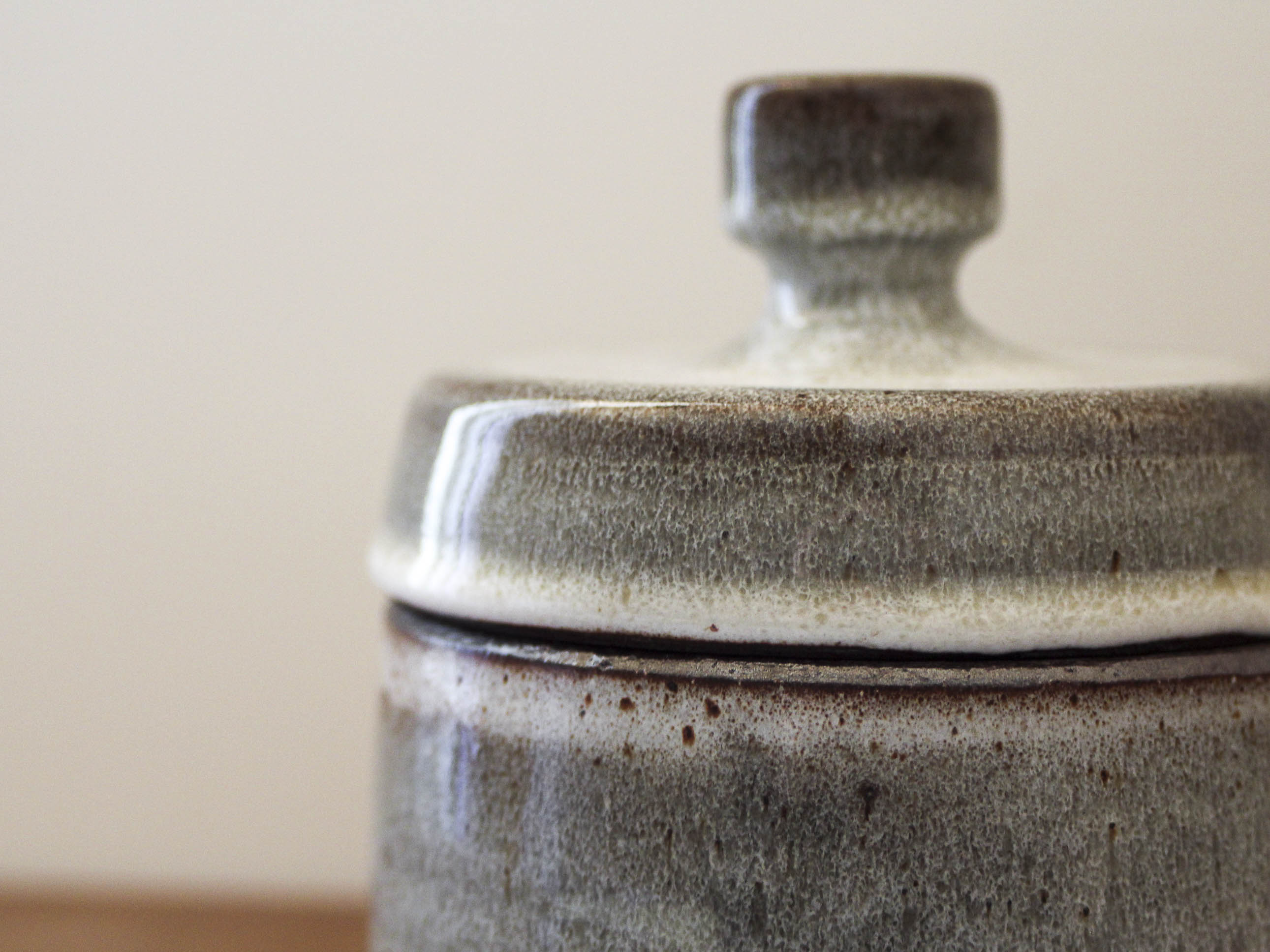 Covered pot in glazed stoneware Jeanne and Norbert Pierlot