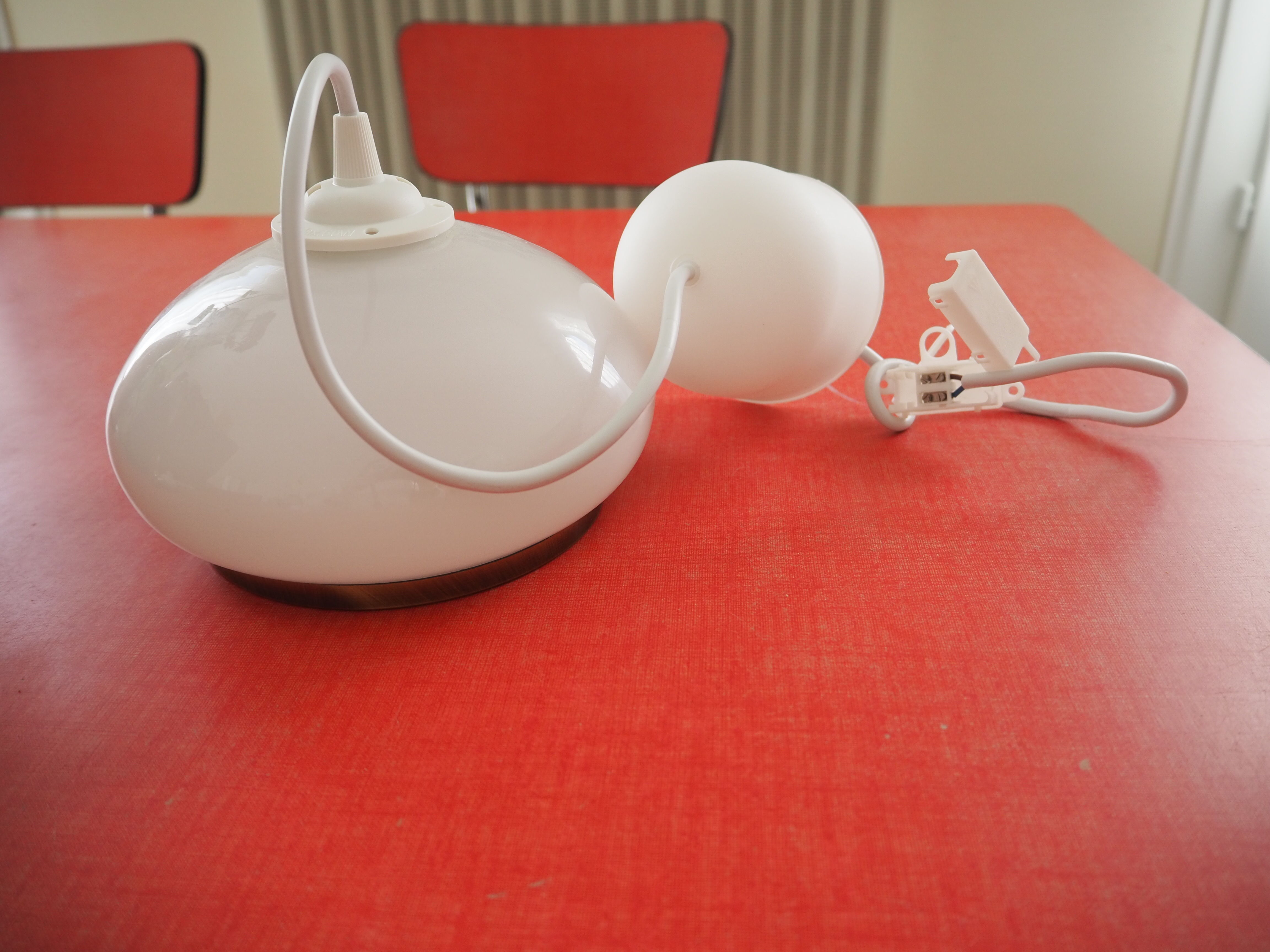 White opaline suspension and aged brass rim