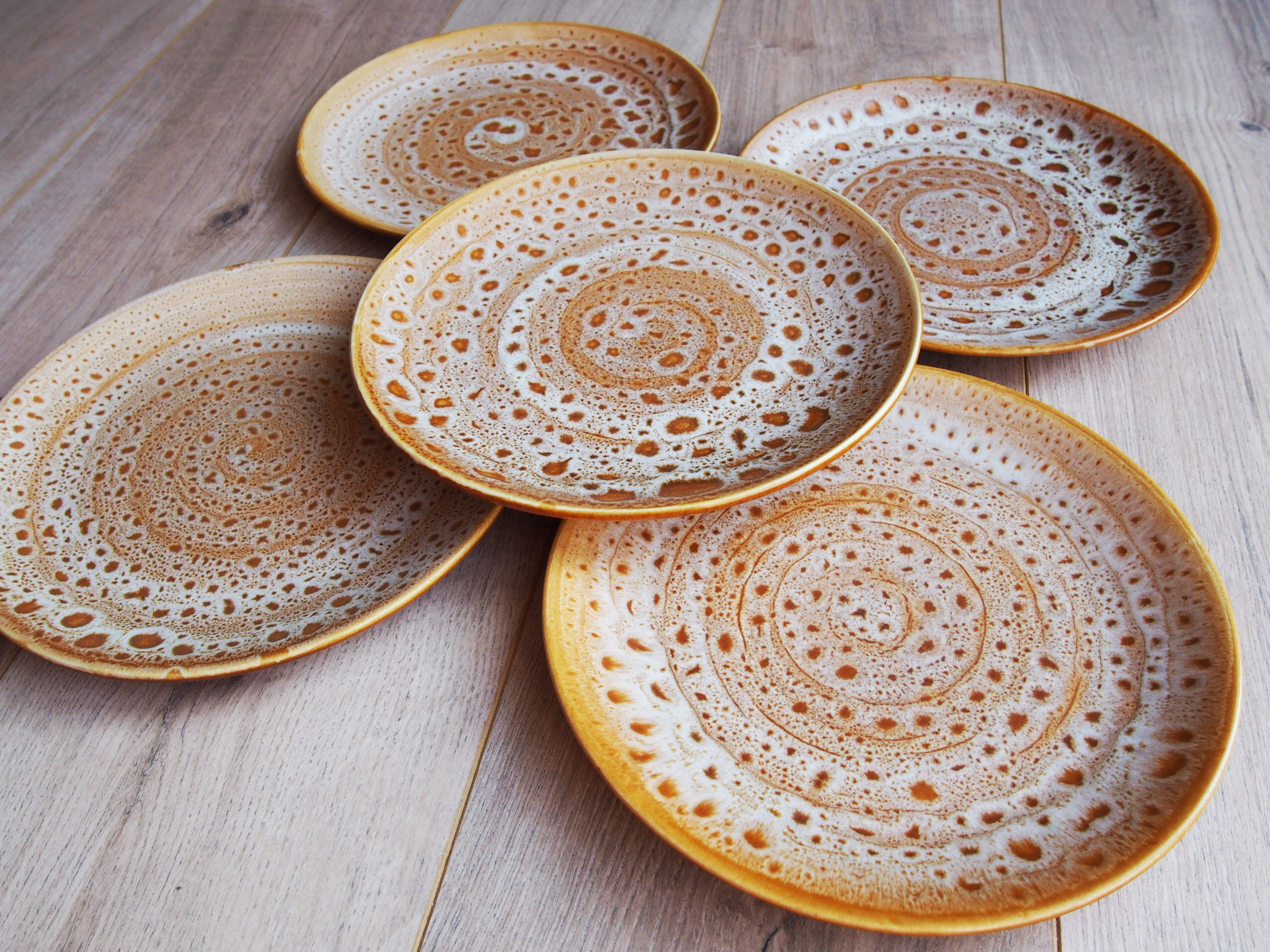 5 dinner plates Niderville sandstone