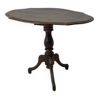 Restoration period violin pedestal table in Mahogany