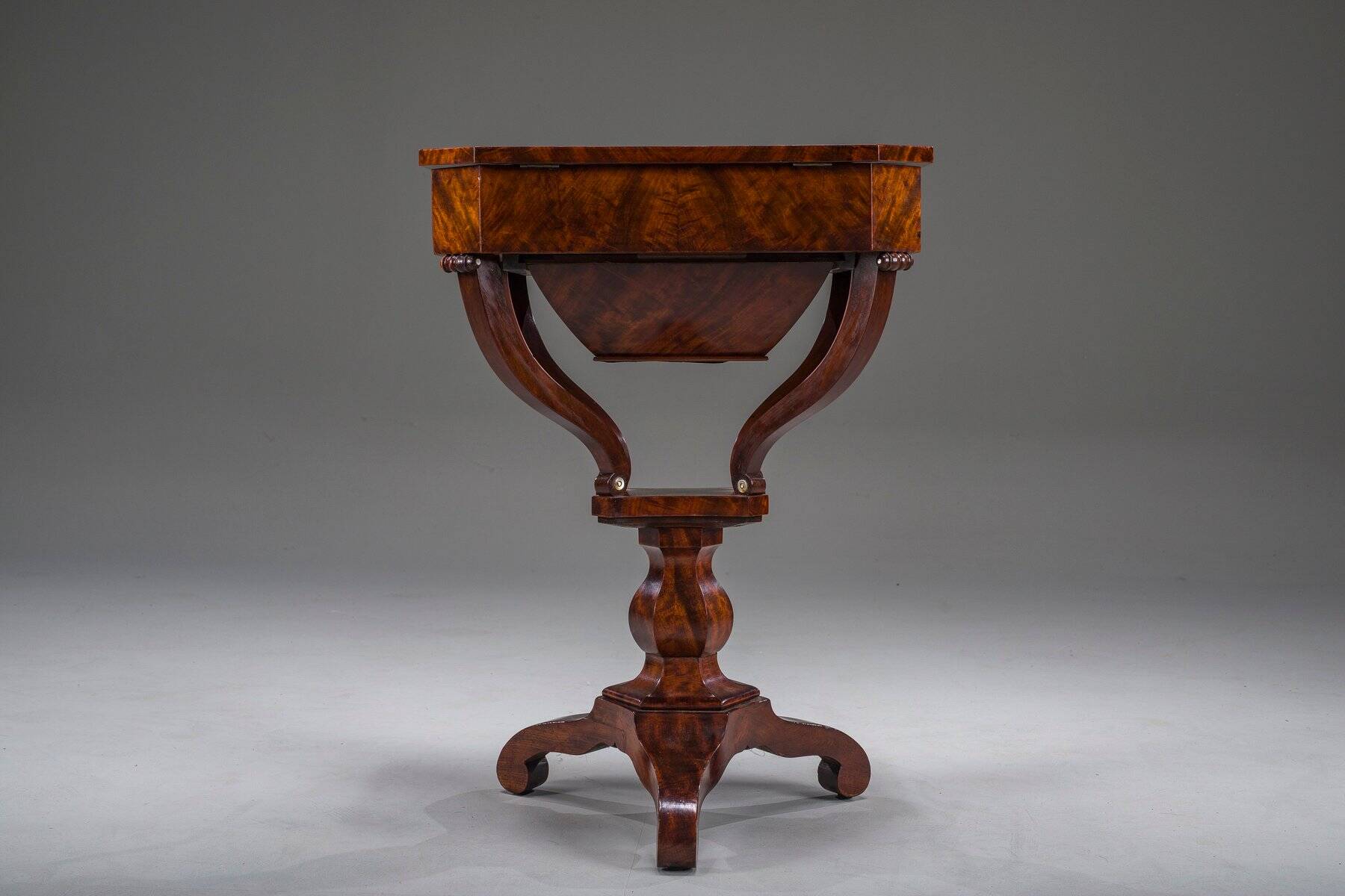Table de couture Biedermeier en acajou, 1850