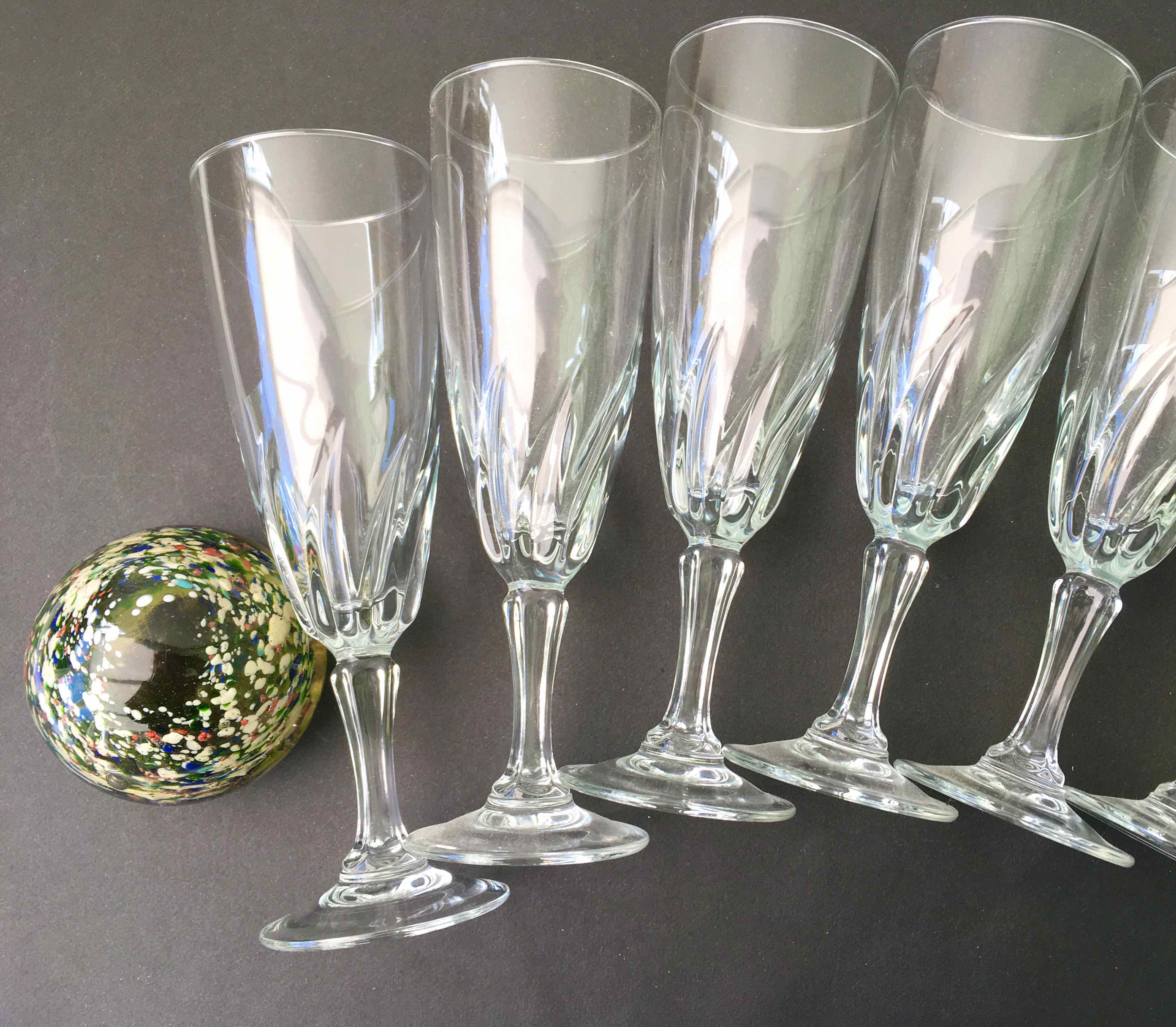 Set 8 vintage champagne flutes