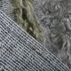 Tapis Mural Vintage Texturé en Laine Naturelle – Tons Gris & Crème, 90x98