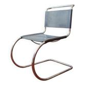 Chaise vintage MR10, par Mies van der Rohe, cuir gris et chrome, année