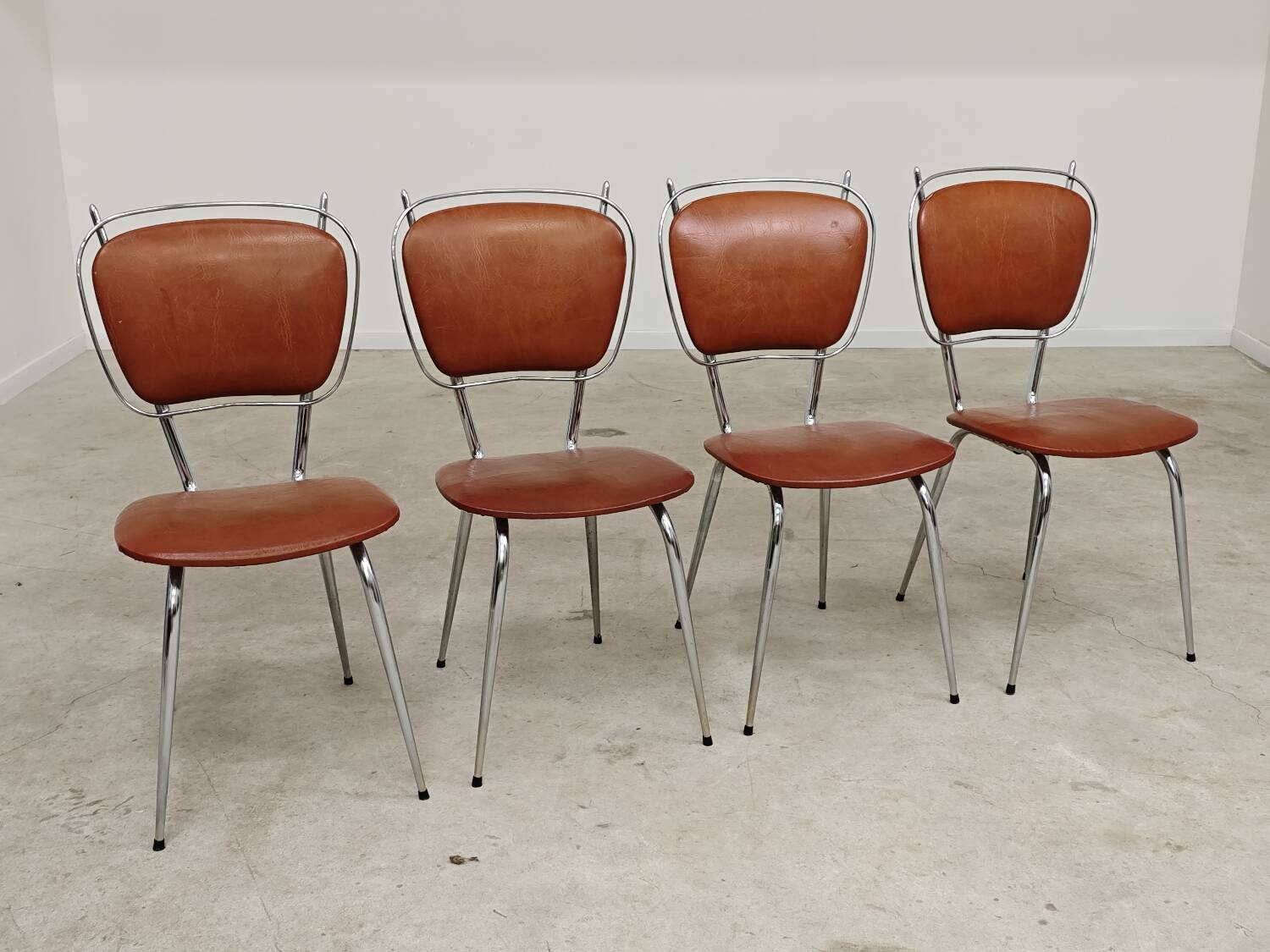 Set of 4 French chairs in camel brown imitation leather and chrome 1960
