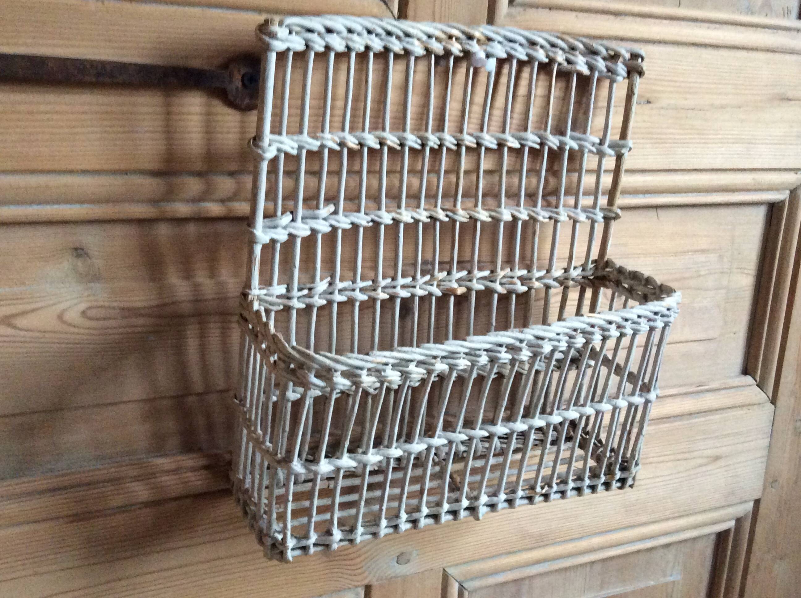 Wall basket