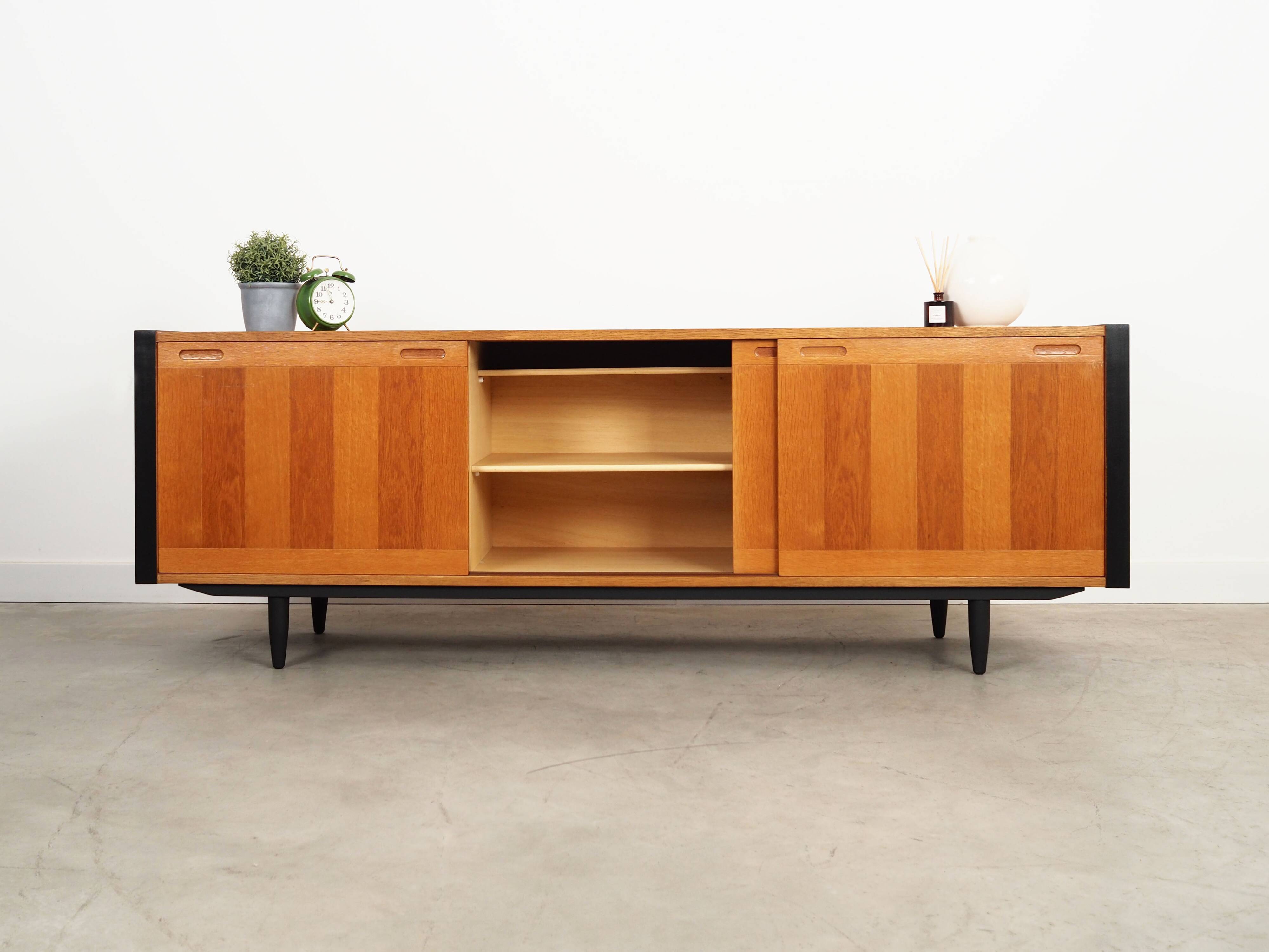 Buffet en frêne, design danois, années 1970, production : Skovby Møbelfabrik
