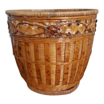 Basket paper in rattan and wicker