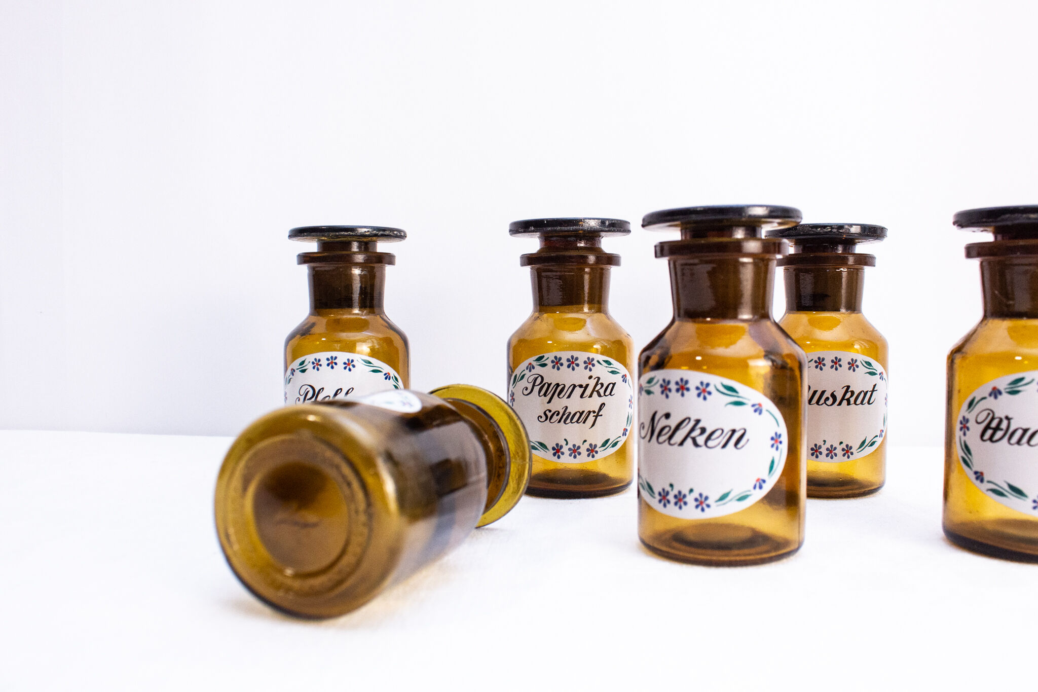 Set of 6 canister for spices, amber glass apothecary bottles