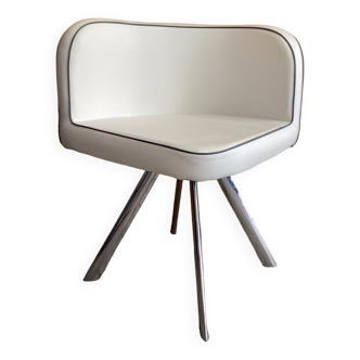 Tabouret tripode en simili cuir