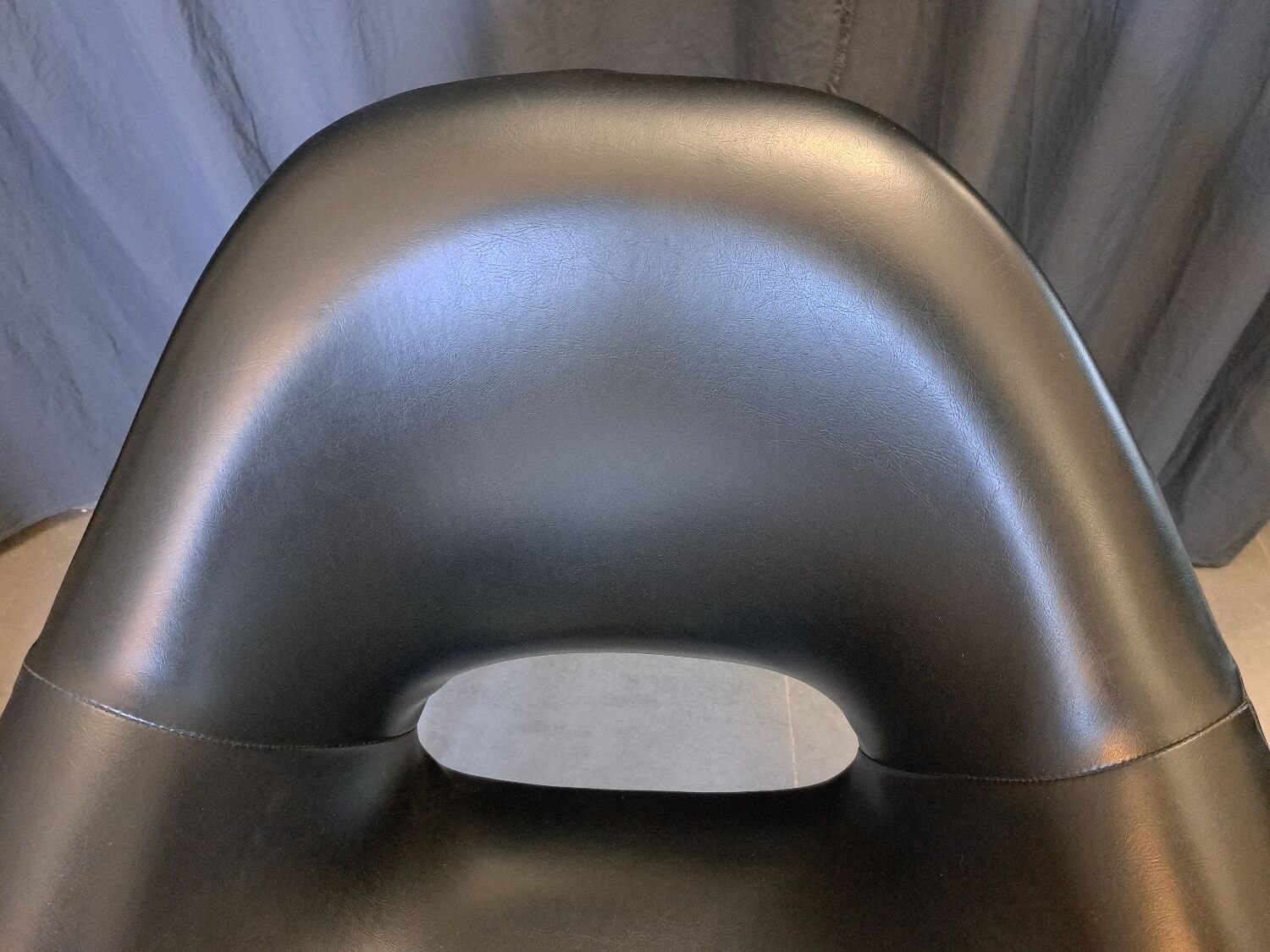 Pair of armchairs in skaï and black steel