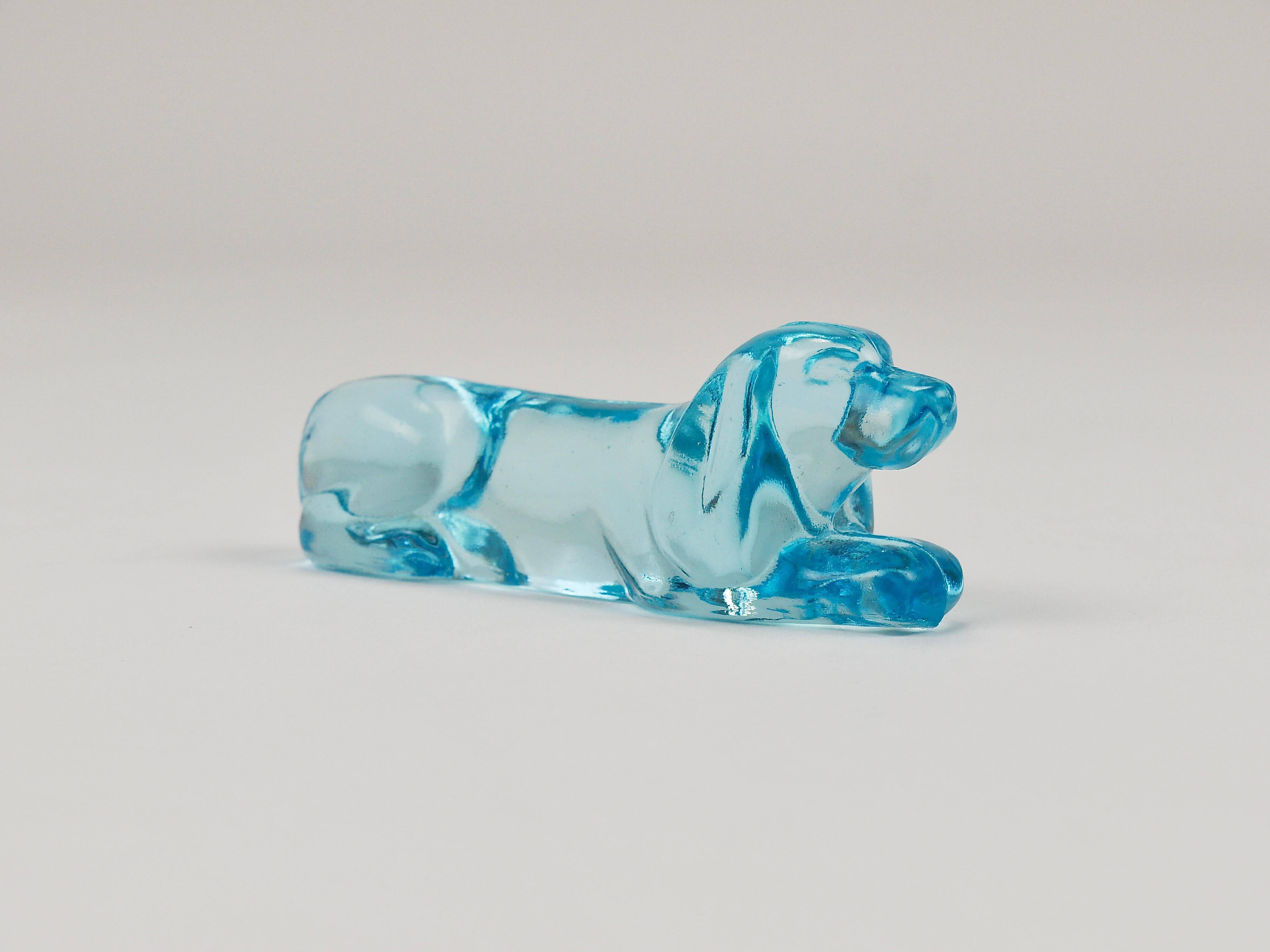 6 repose-couteaux Art déco français en verre bleu clair, années 1930 représentant un teckel ou basset