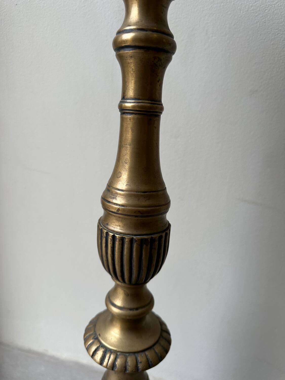 Gilded bronze candlestick with cherub trio decoration