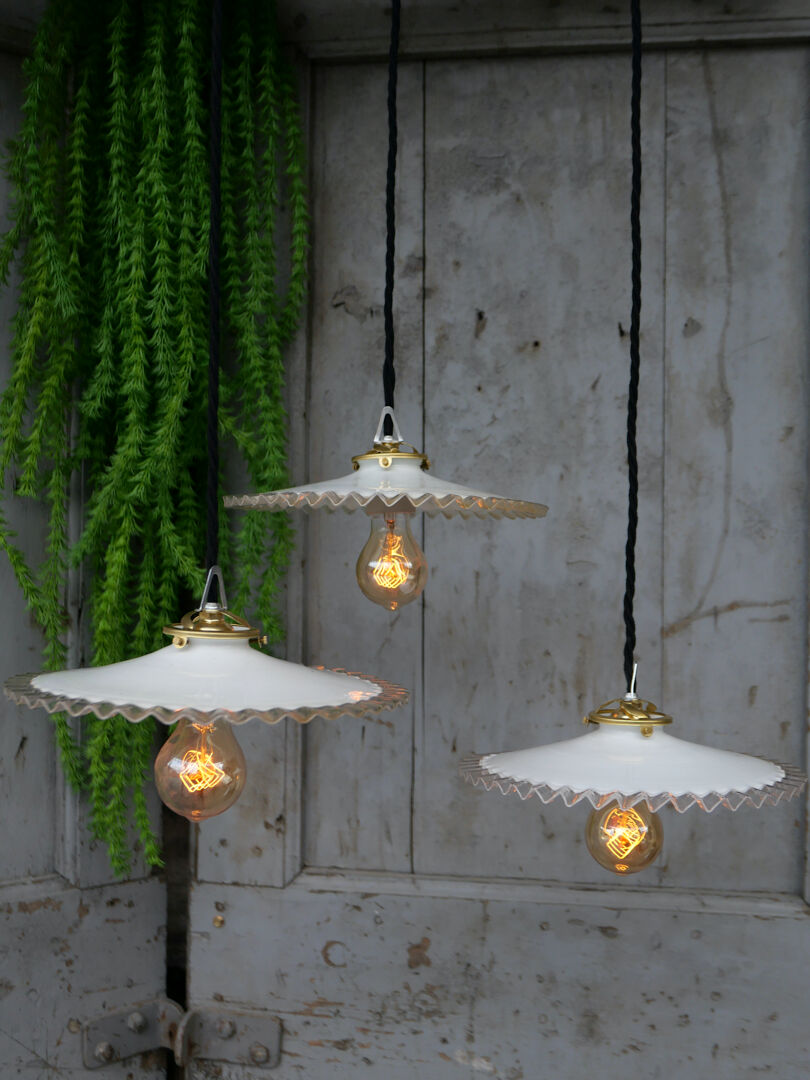 Suspension with lace opaline lampshade