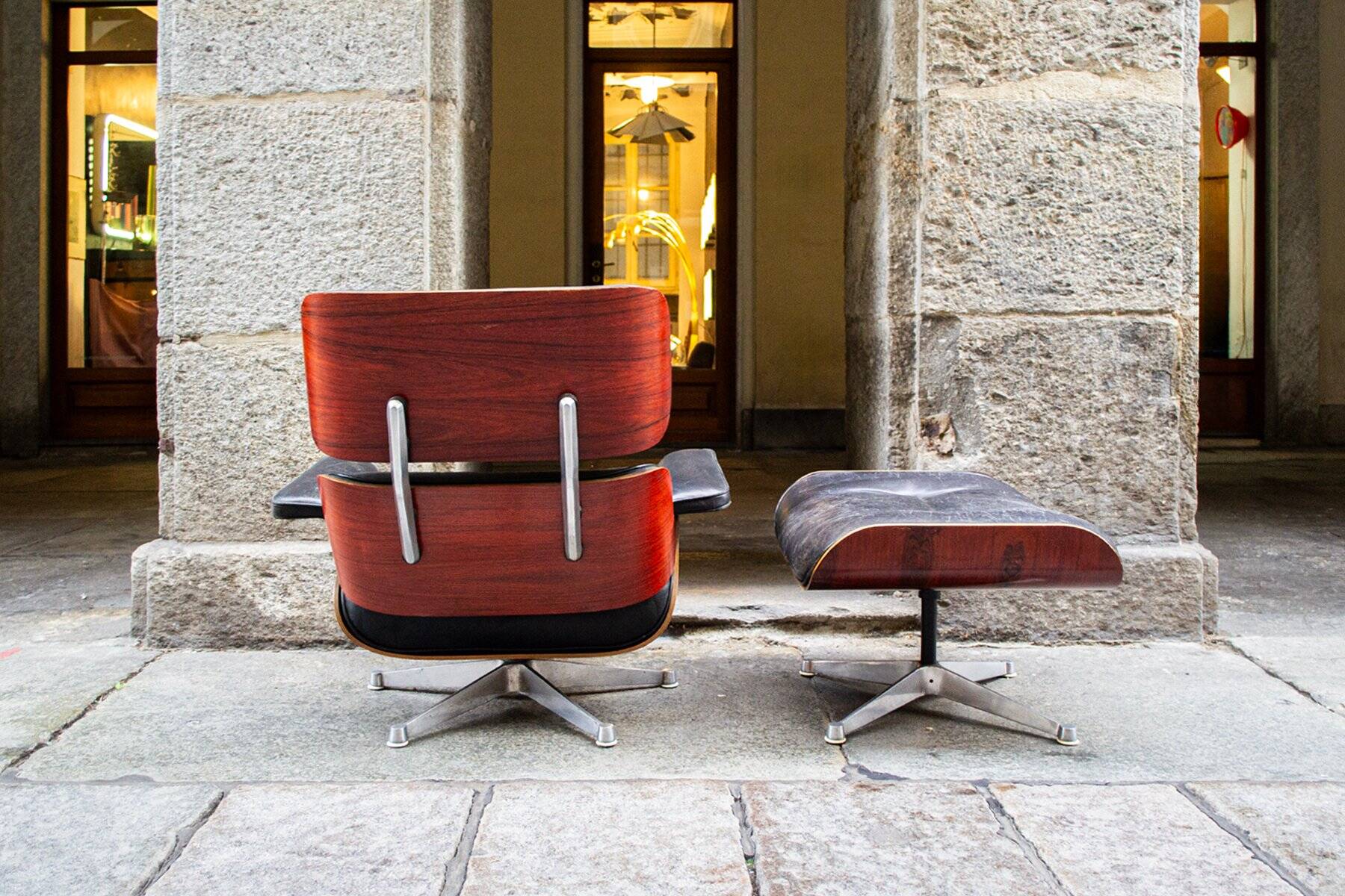 Poltrona con poggiapiedi di Charles & Ray Eames per Herman Miller, anni '70