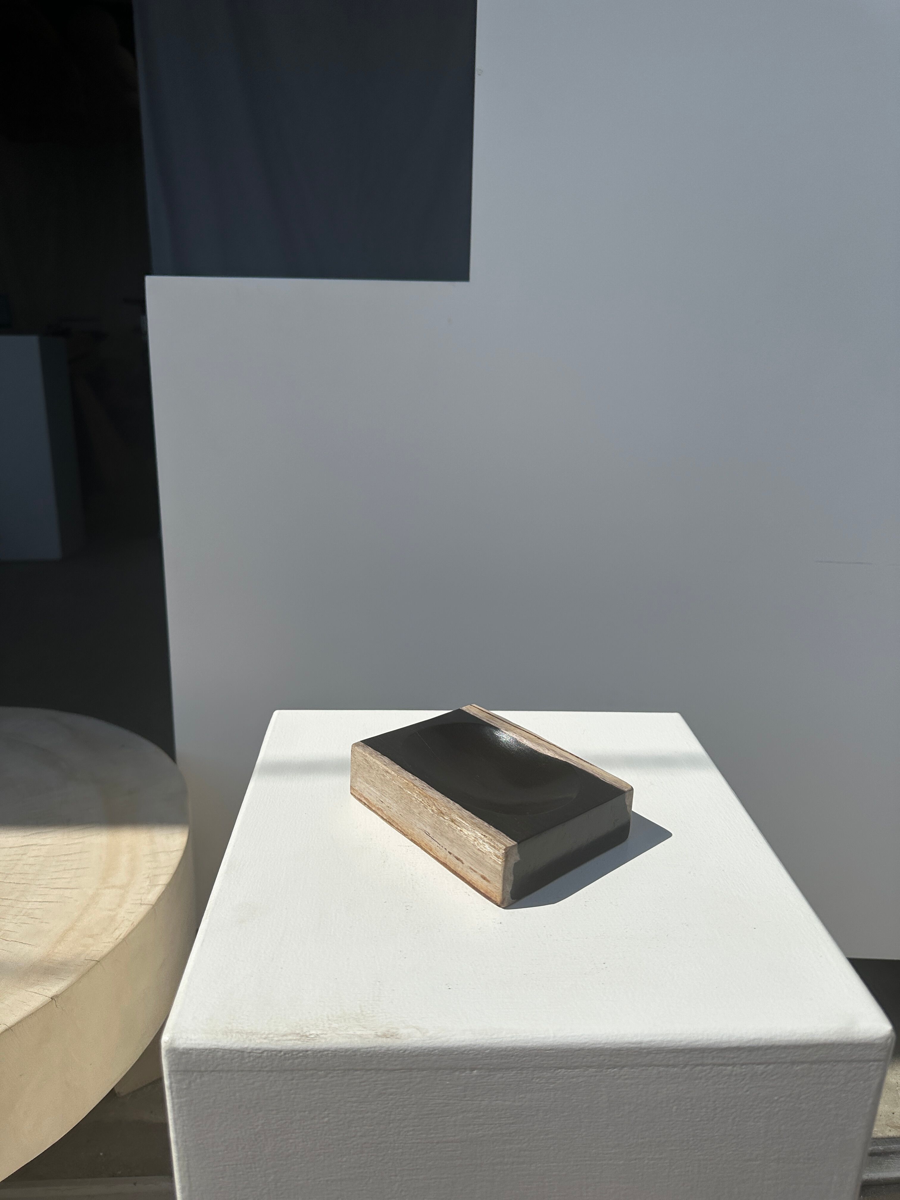 Porte savon en bois pétrifié bandes blanches de chaque côté