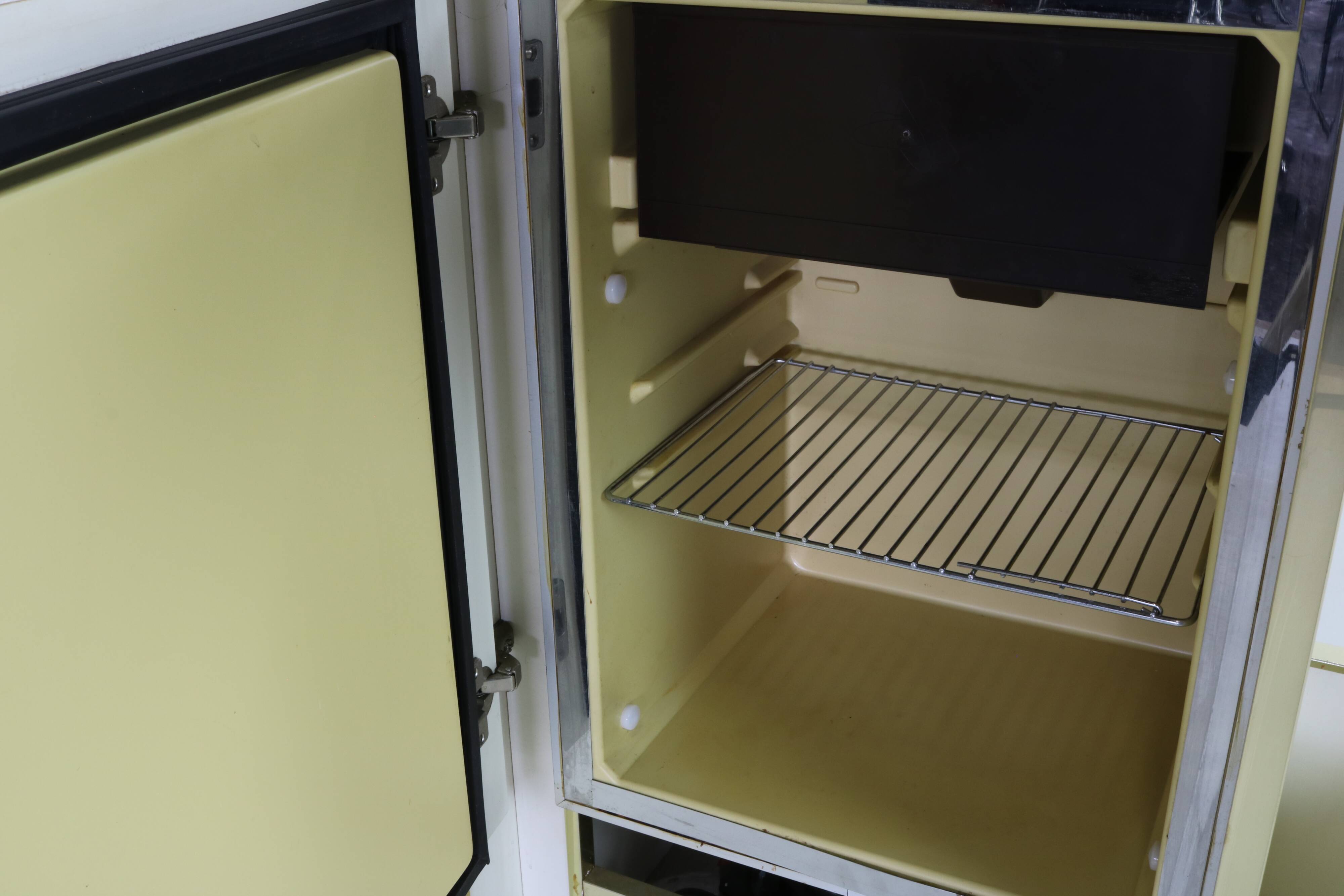 Seventies design bar cabinet by Harvey Guzzini for Stilglass Donati